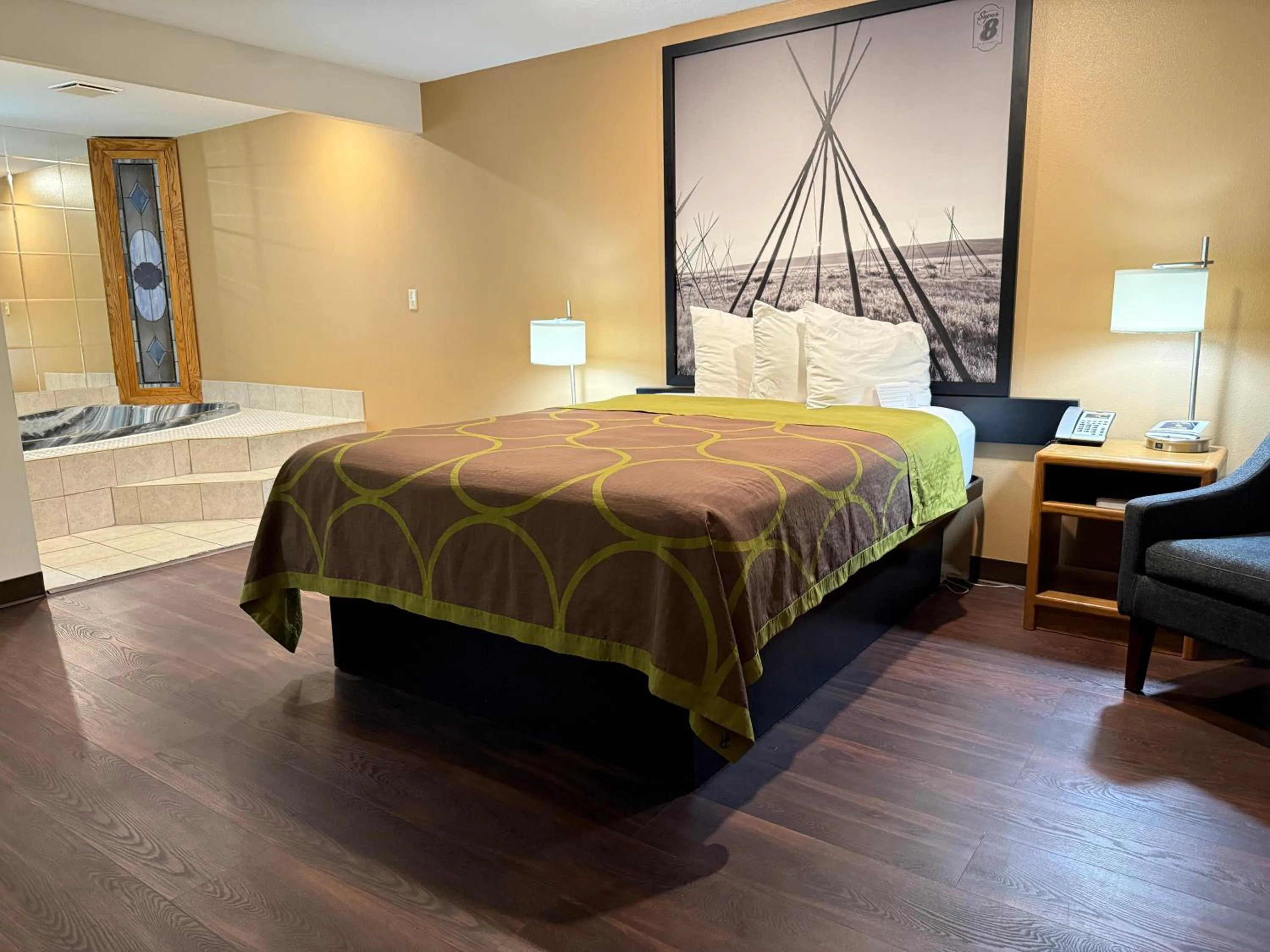 Bedroom, Bed in Hardin Lodge By Capital O Little Bighorn Battlefield I-90
