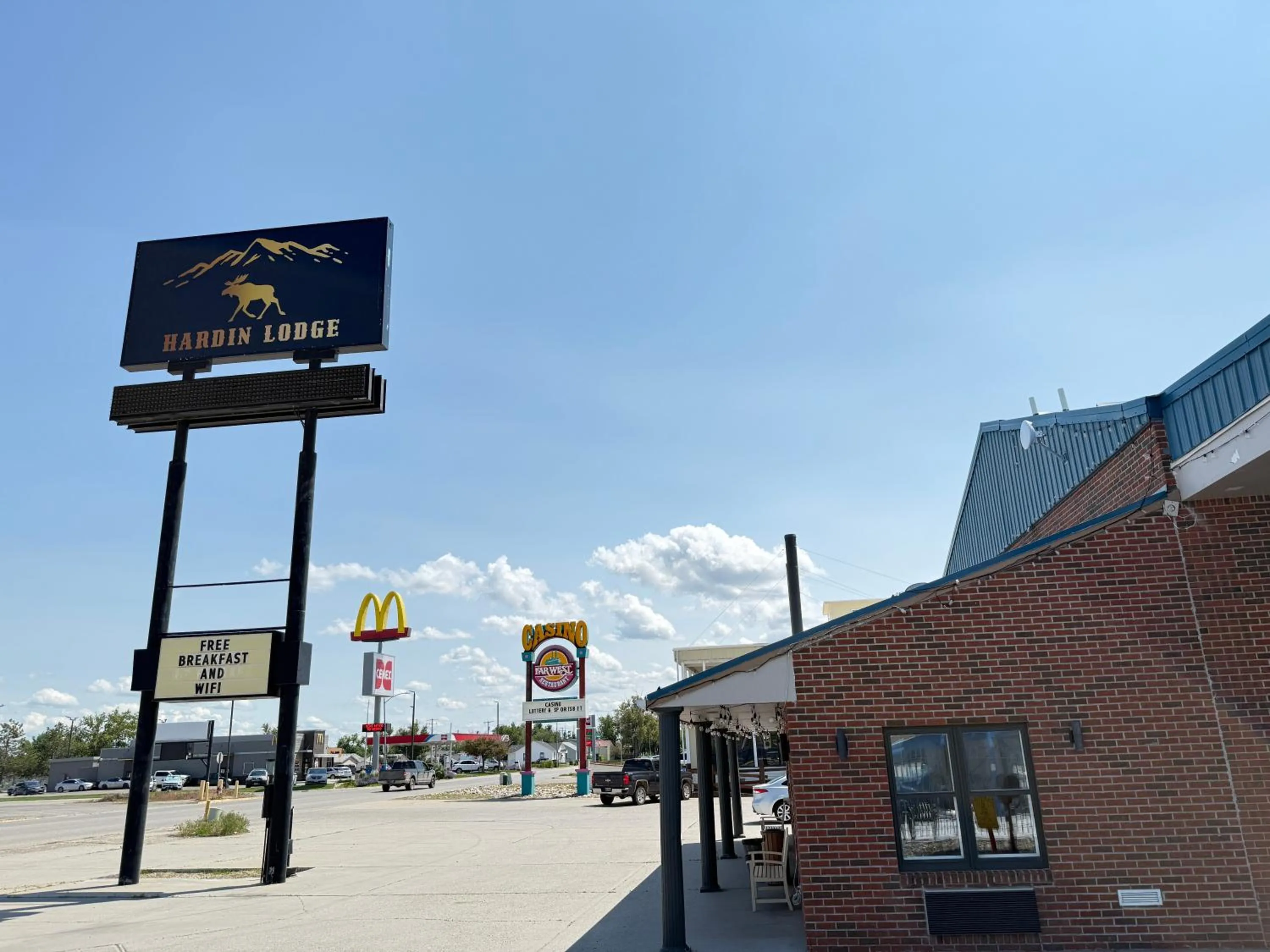 Facade/entrance in Hardin Lodge By Capital O Little Bighorn Battlefield I-90