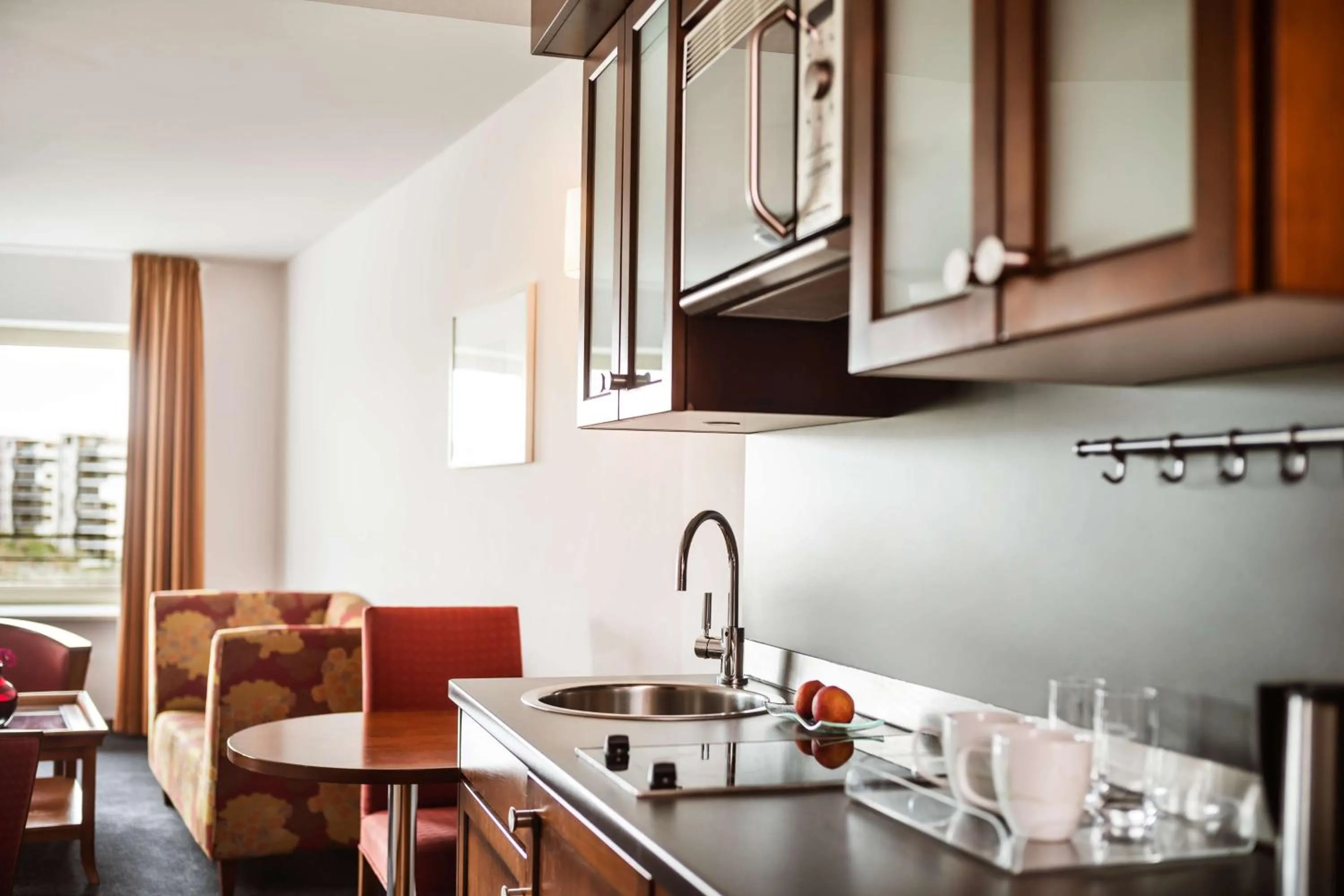 Kitchen or kitchenette in Lindner Hotel Frankfurt Main Plaza, part of JdV by Hyatt