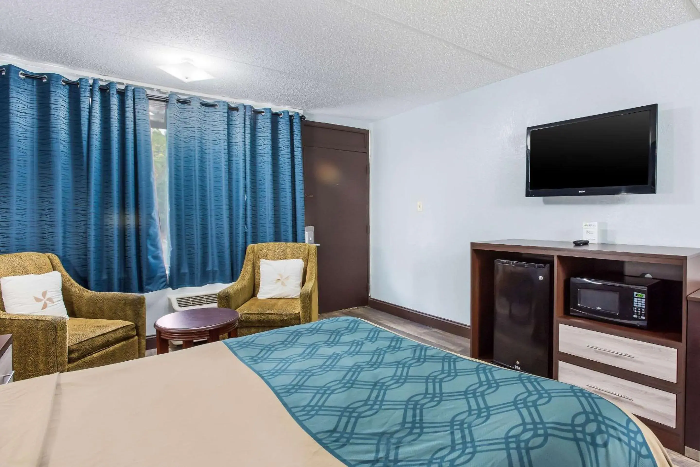 Photo of the whole room, Bed in Rodeway Inn Hammonton