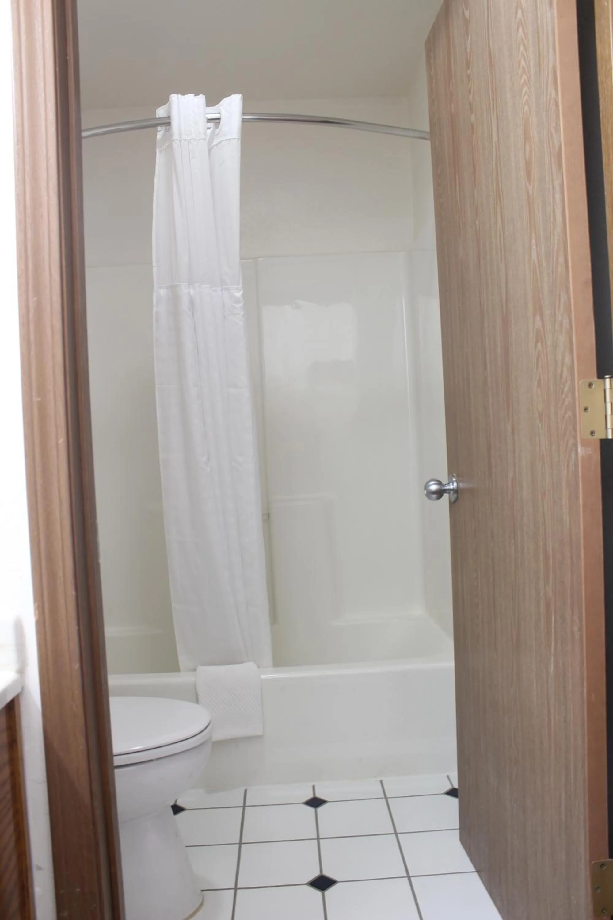 Shower in Rodeway Inn Tucumcari