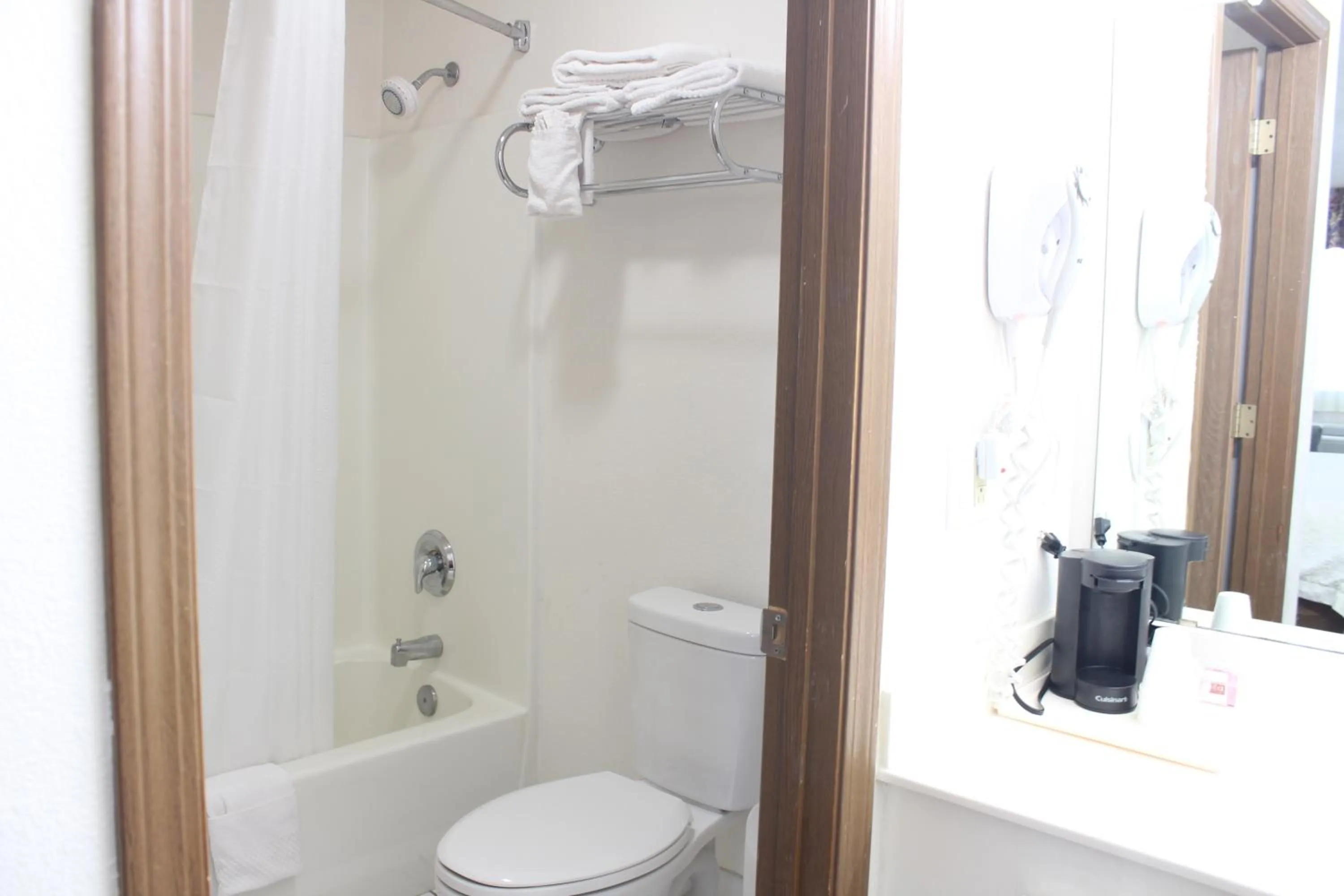 Shower in Rodeway Inn Tucumcari