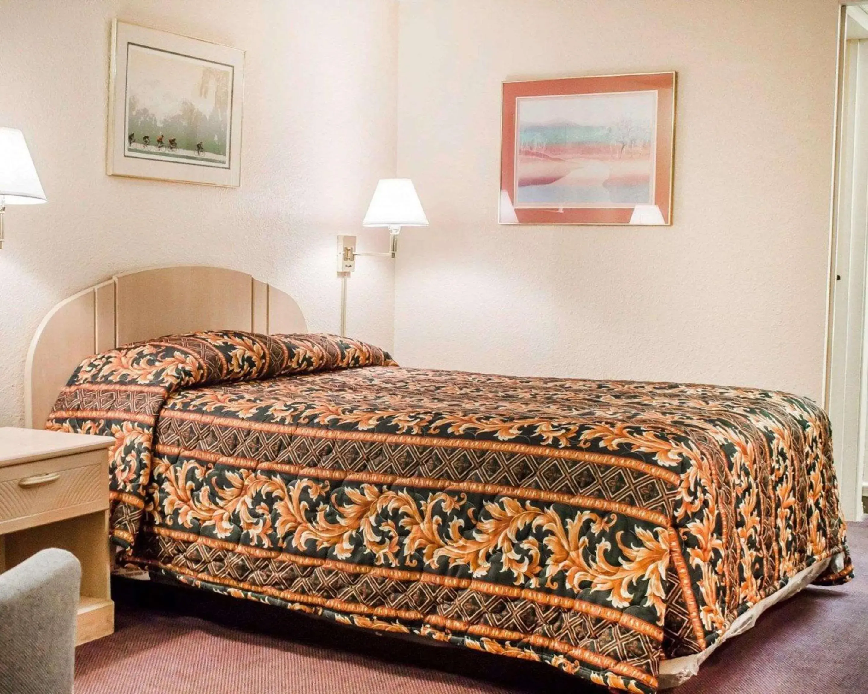 Photo of the whole room, Bed in Rodeway Inn Photo of the whole room, Bed in Rodeway Inn