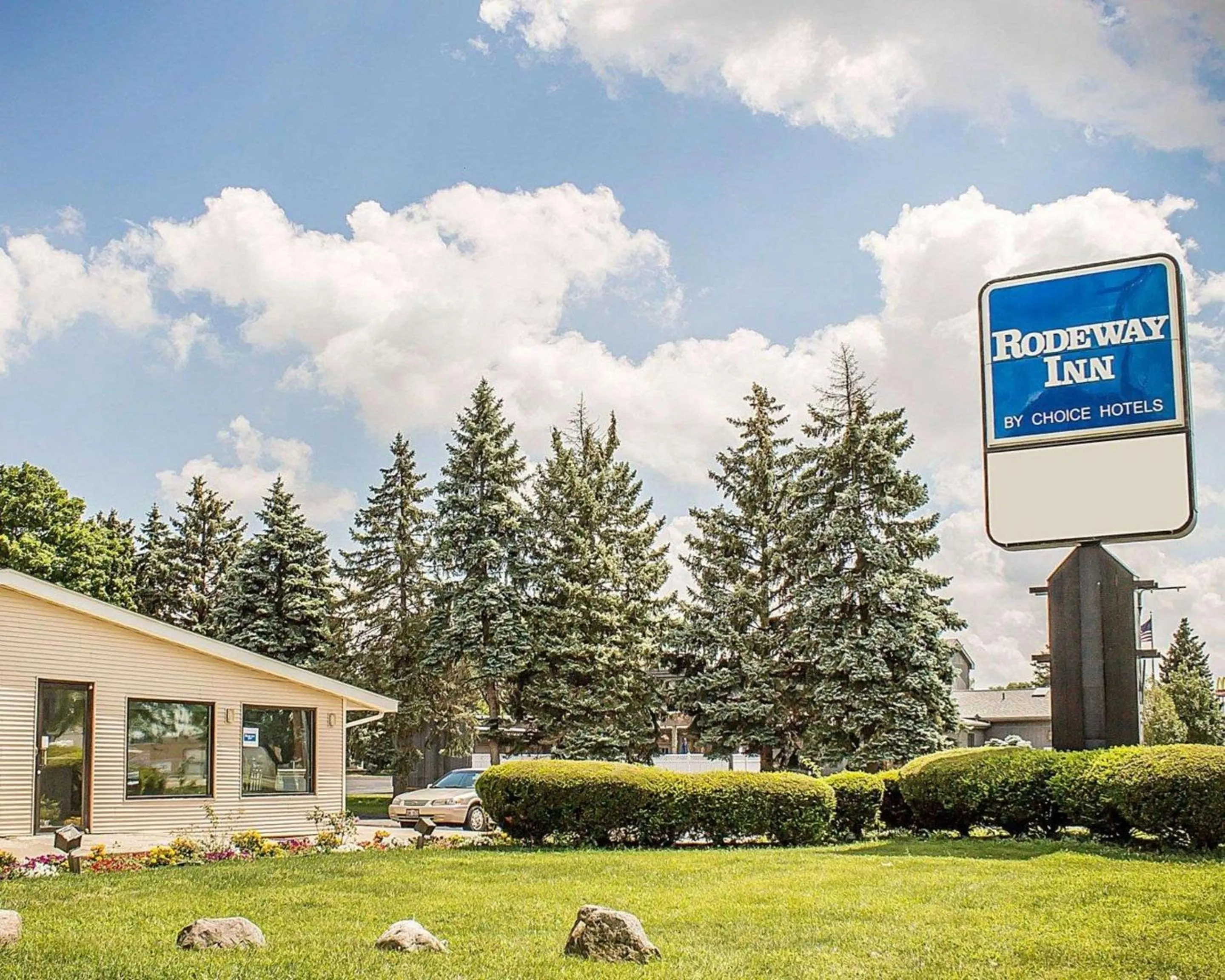 Property building in Rodeway Inn Findlay University Area