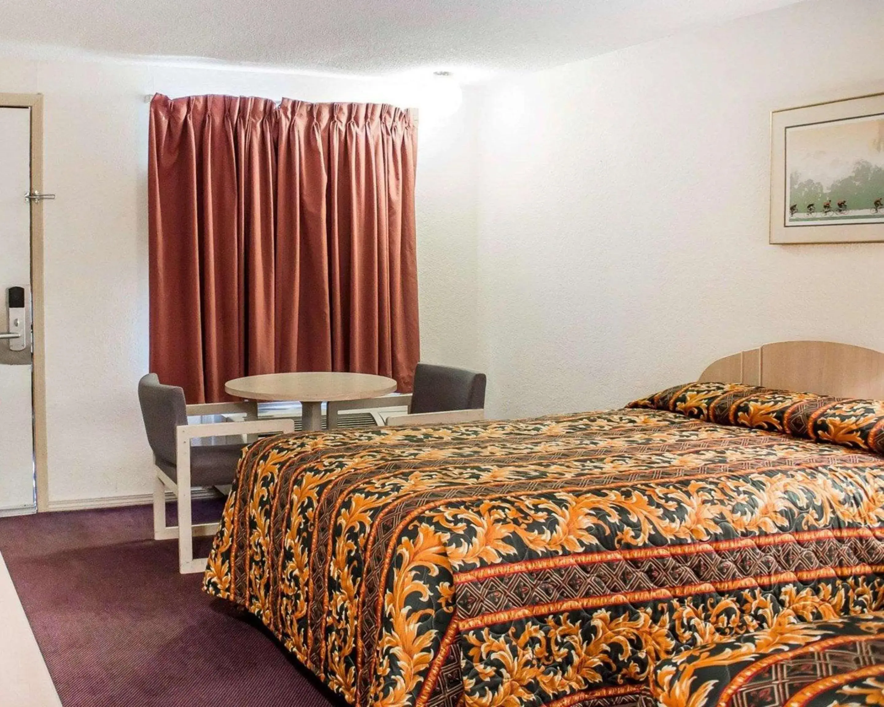 Photo of the whole room, Bed in Rodeway Inn Photo of the whole room, Bed in Rodeway Inn