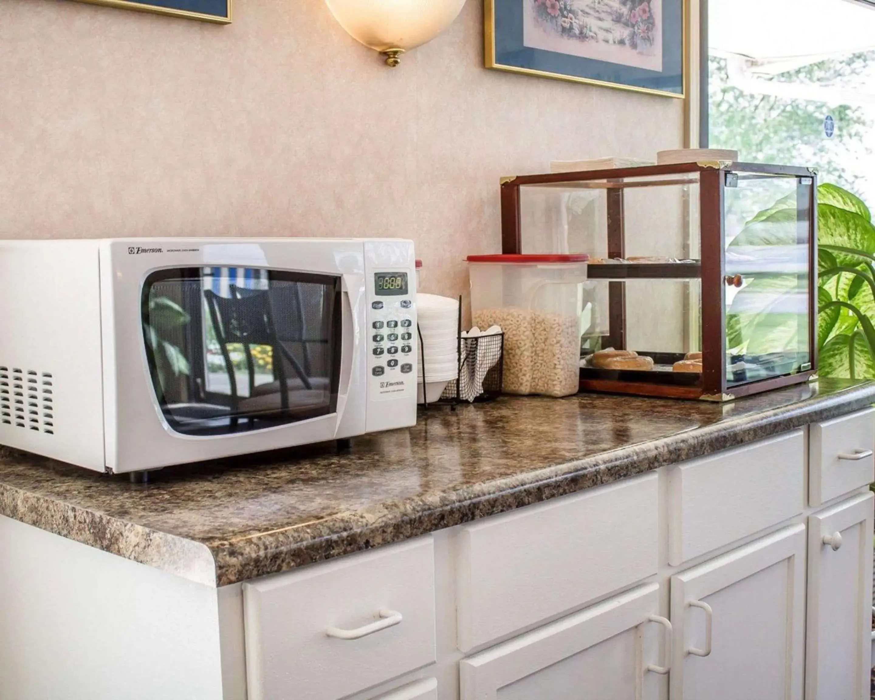 Restaurant/places to eat in Rodeway Inn Restaurant/places to eat in Rodeway Inn