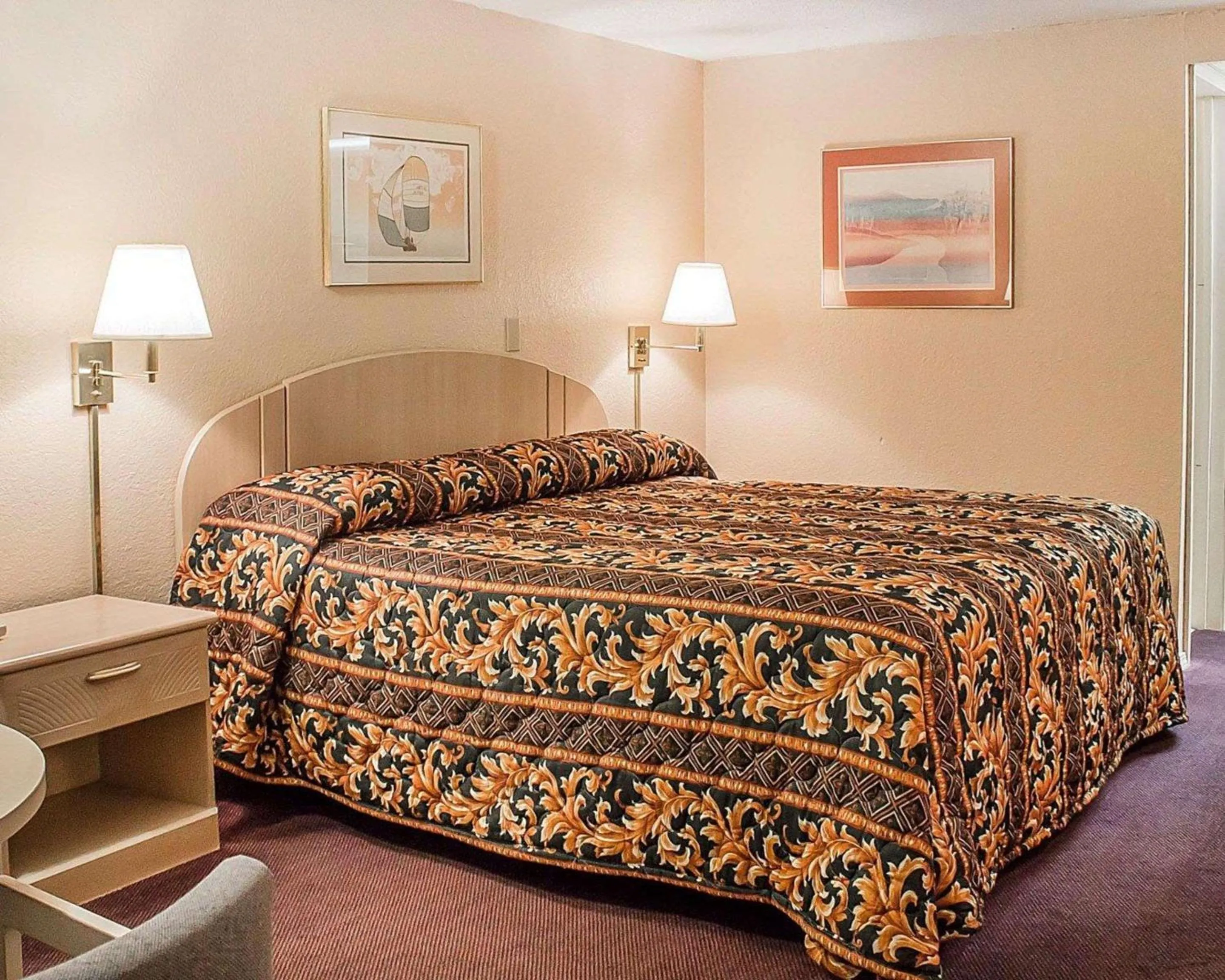 Photo of the whole room, Bed in Rodeway Inn Findlay University Area