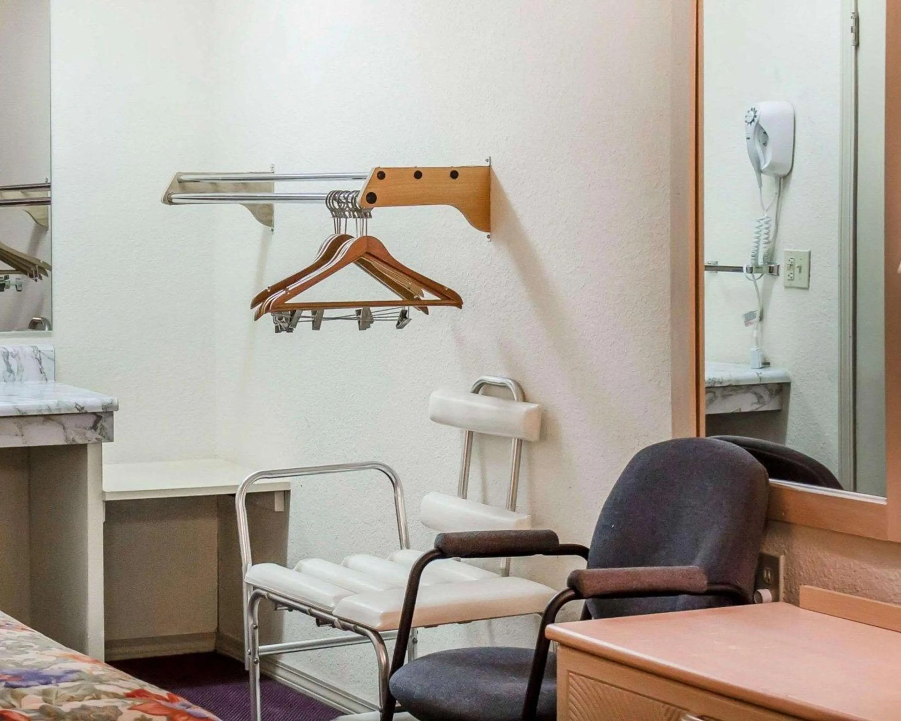 Photo of the whole room in Rodeway Inn Findlay University Area