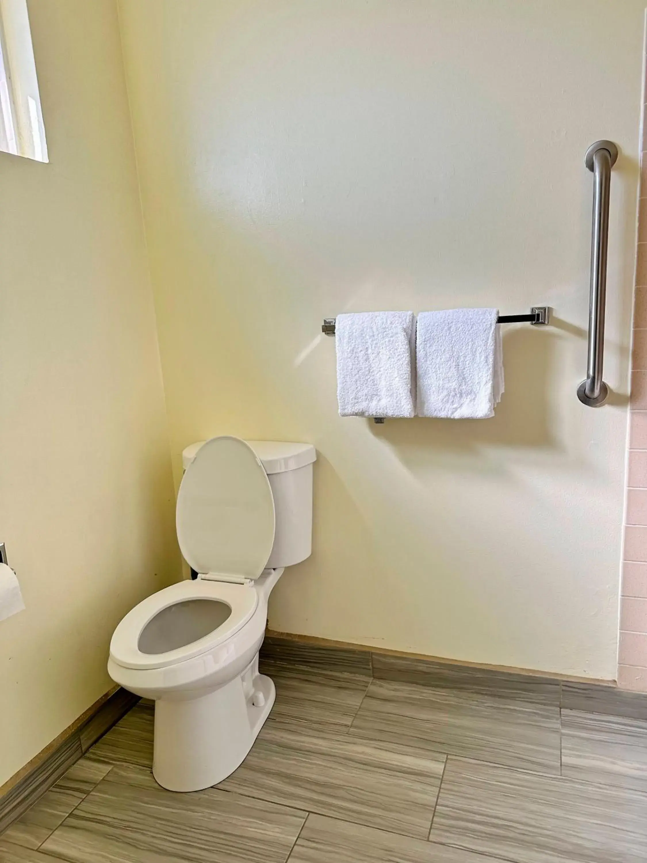 Queen Room - Non-Smoking in Rodeway Inn Boardman - Hermiston Queen Room - Non-Smoking in Rodeway Inn Boardman - Hermiston