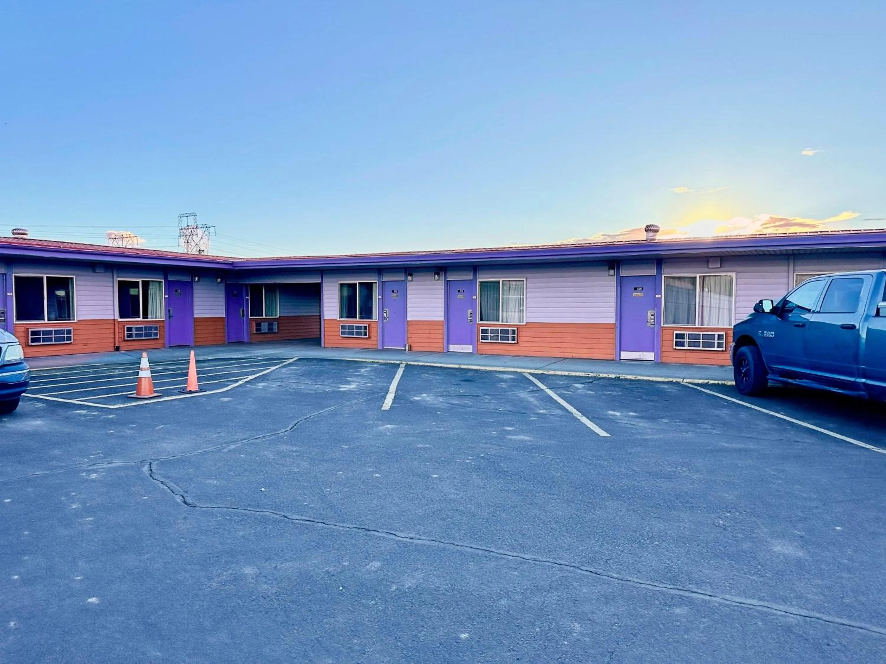 Property building in Rodeway Inn Boardman - Hermiston
