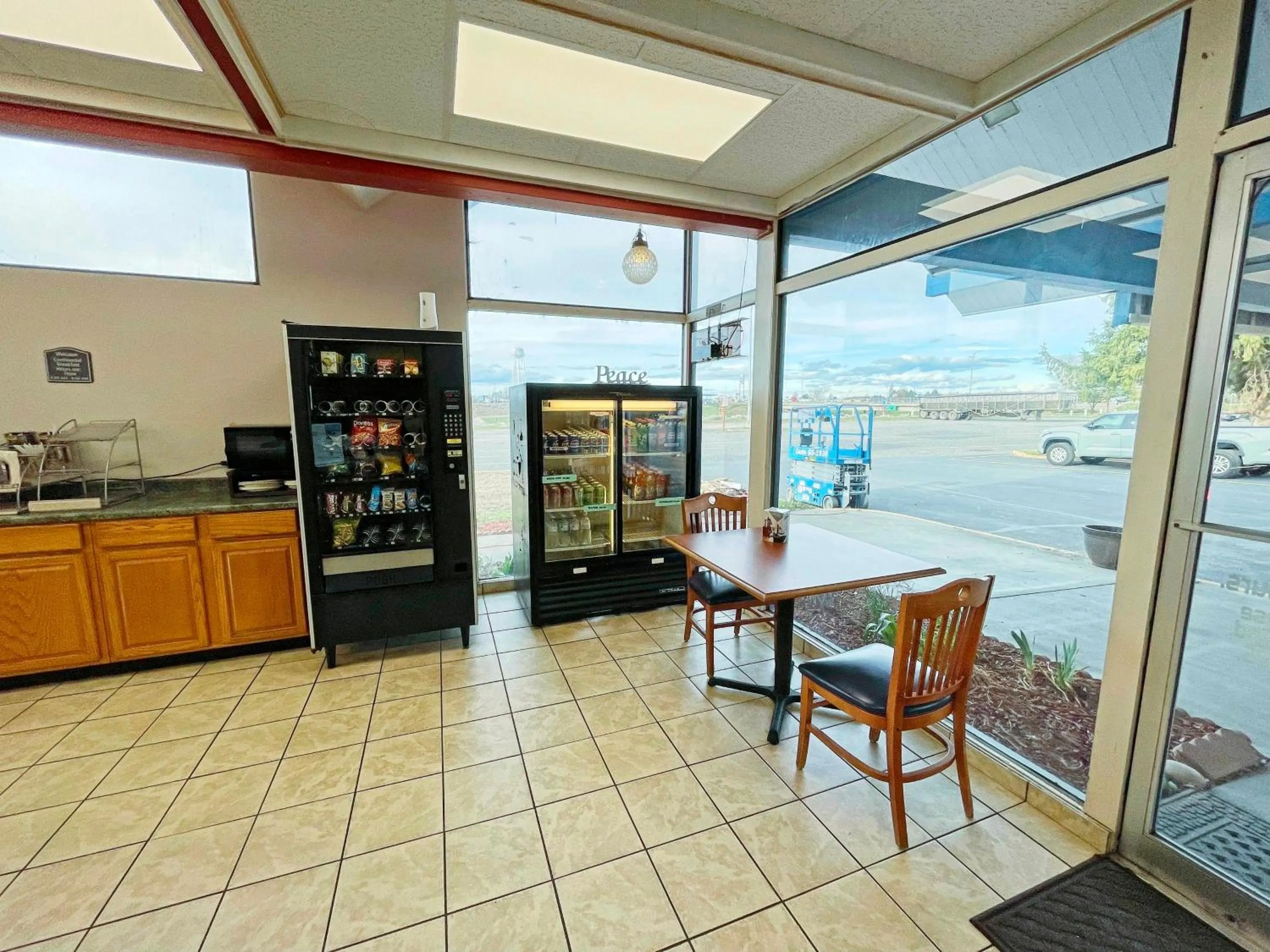 vending machine in Rodeway Inn Boardman - Hermiston