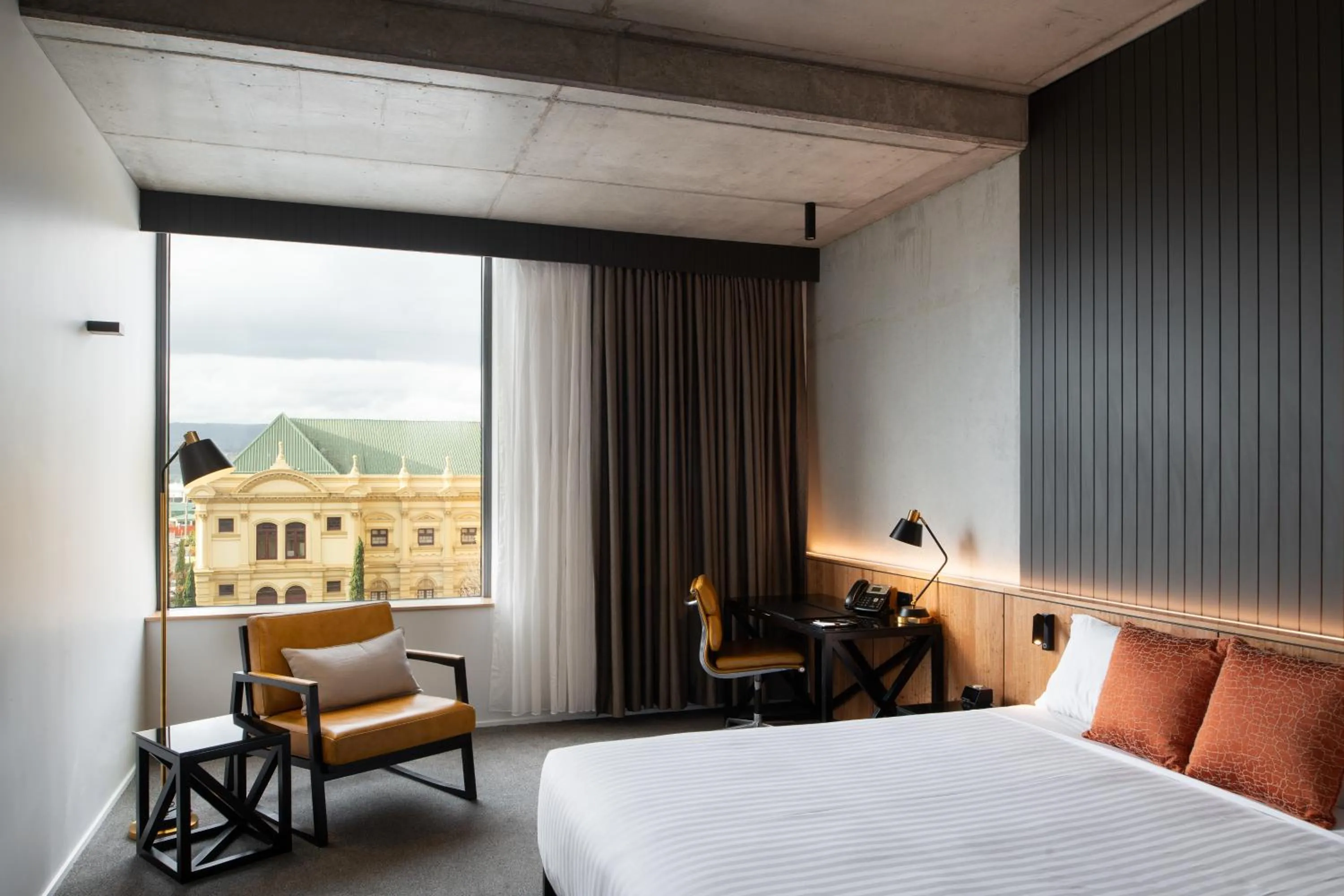 Bed in Hotel Verge Launceston