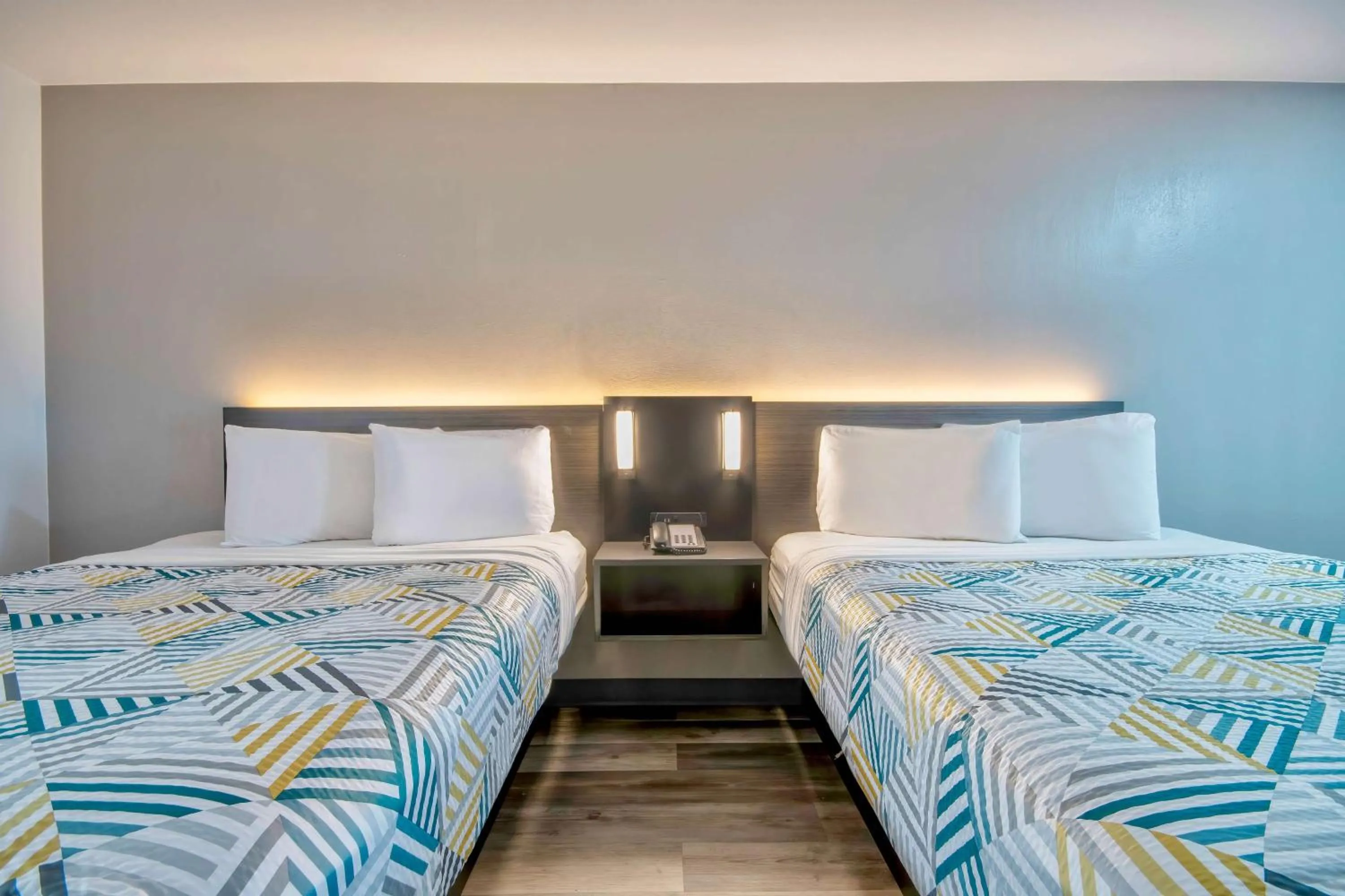 Bedroom, Bed in Motel 6 Texarkana, TX