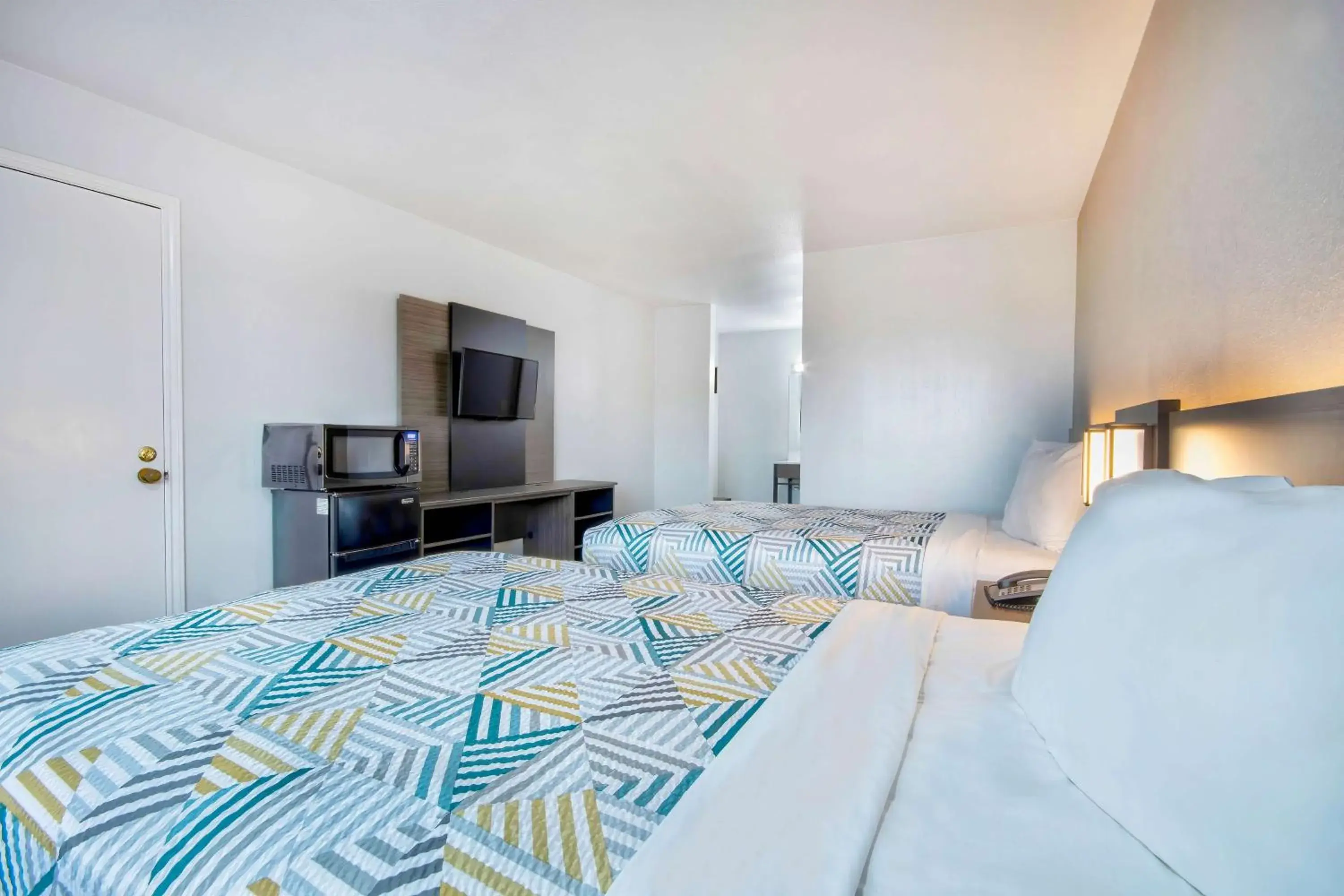 Quadruple Room - Disability Access - Non-Smoking in Motel 6 Texarkana, TX Quadruple Room - Disability Access - Non-Smoking in Motel 6 Texarkana, TX