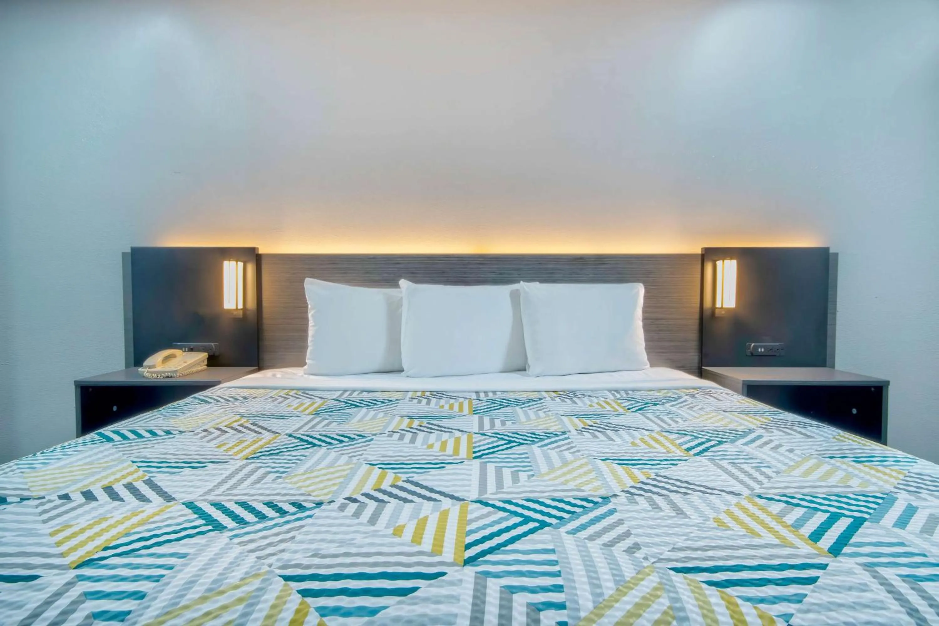 Bedroom, Bed in Motel 6 Texarkana, TX