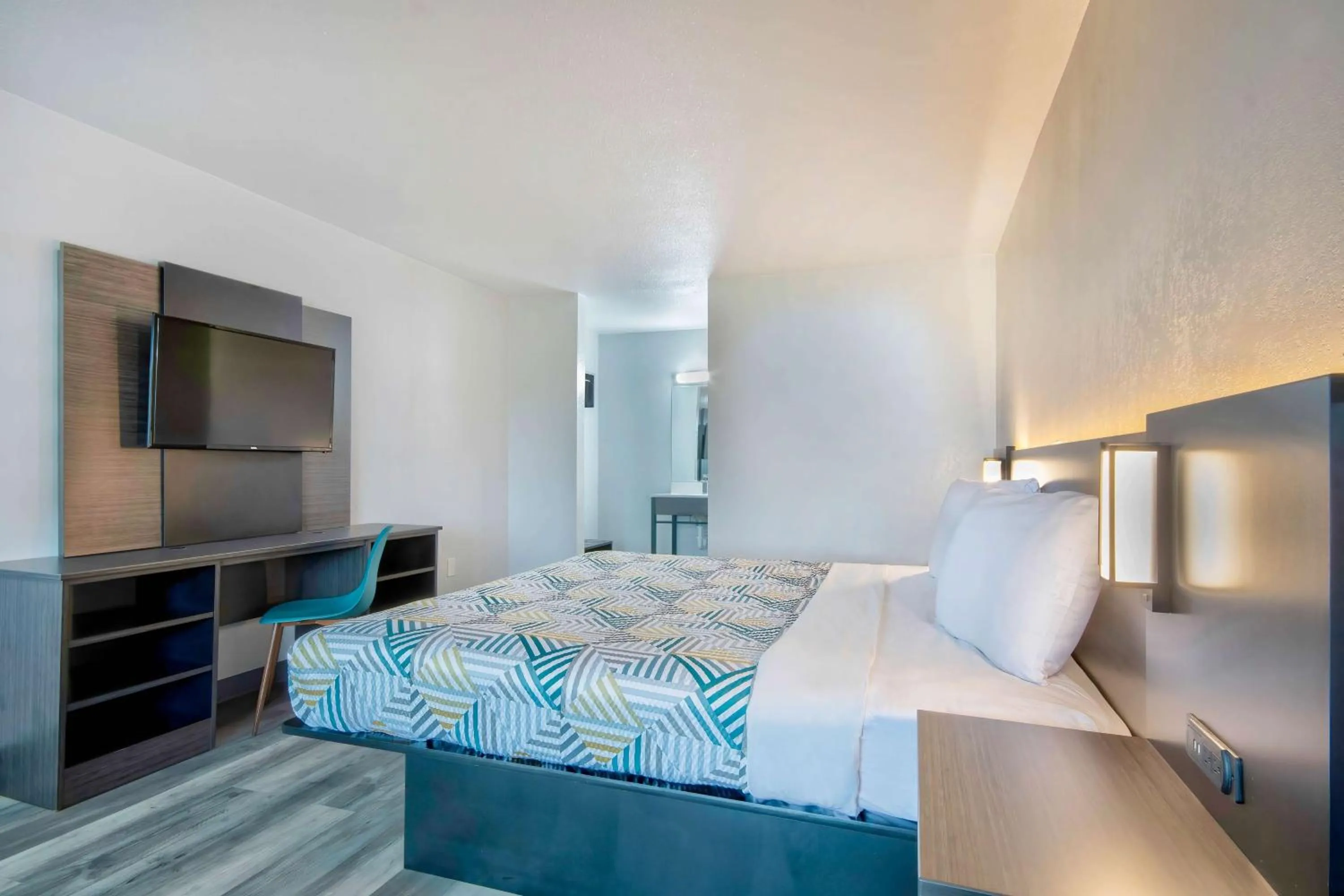 Bedroom, Bed in Motel 6 Texarkana, TX