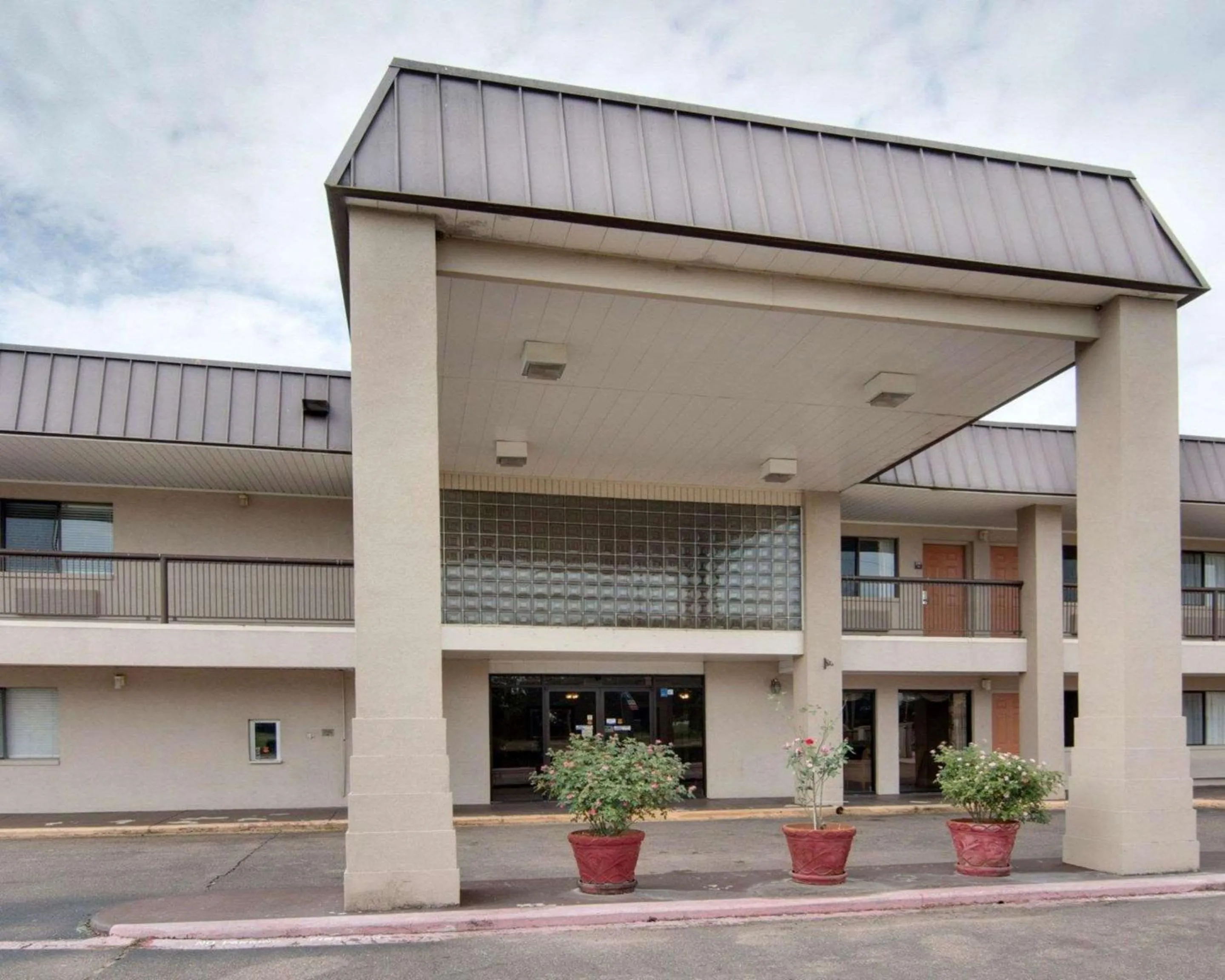Property building in Motel 6 Texarkana, TX