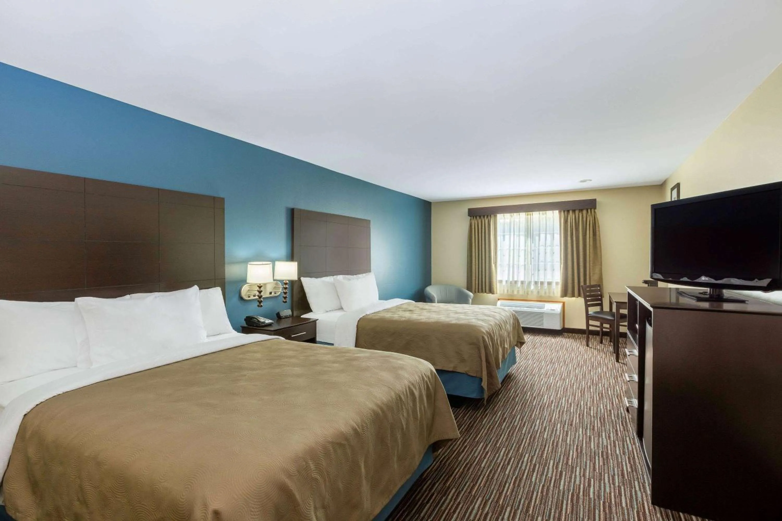 Photo of the whole room, Bed in AmericInn by Wyndham Jefferson
