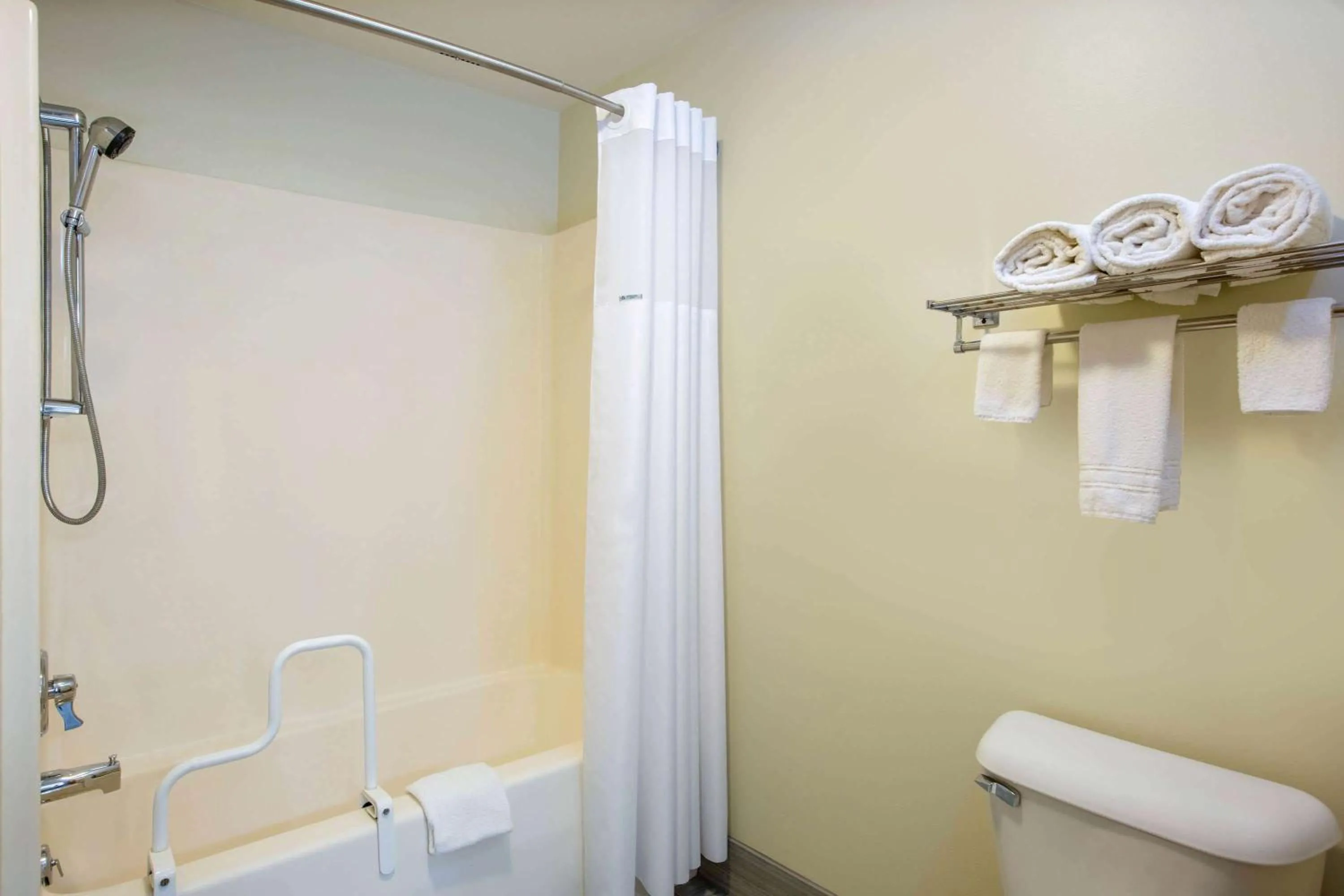 Photo of the whole room in AmericInn by Wyndham Jefferson