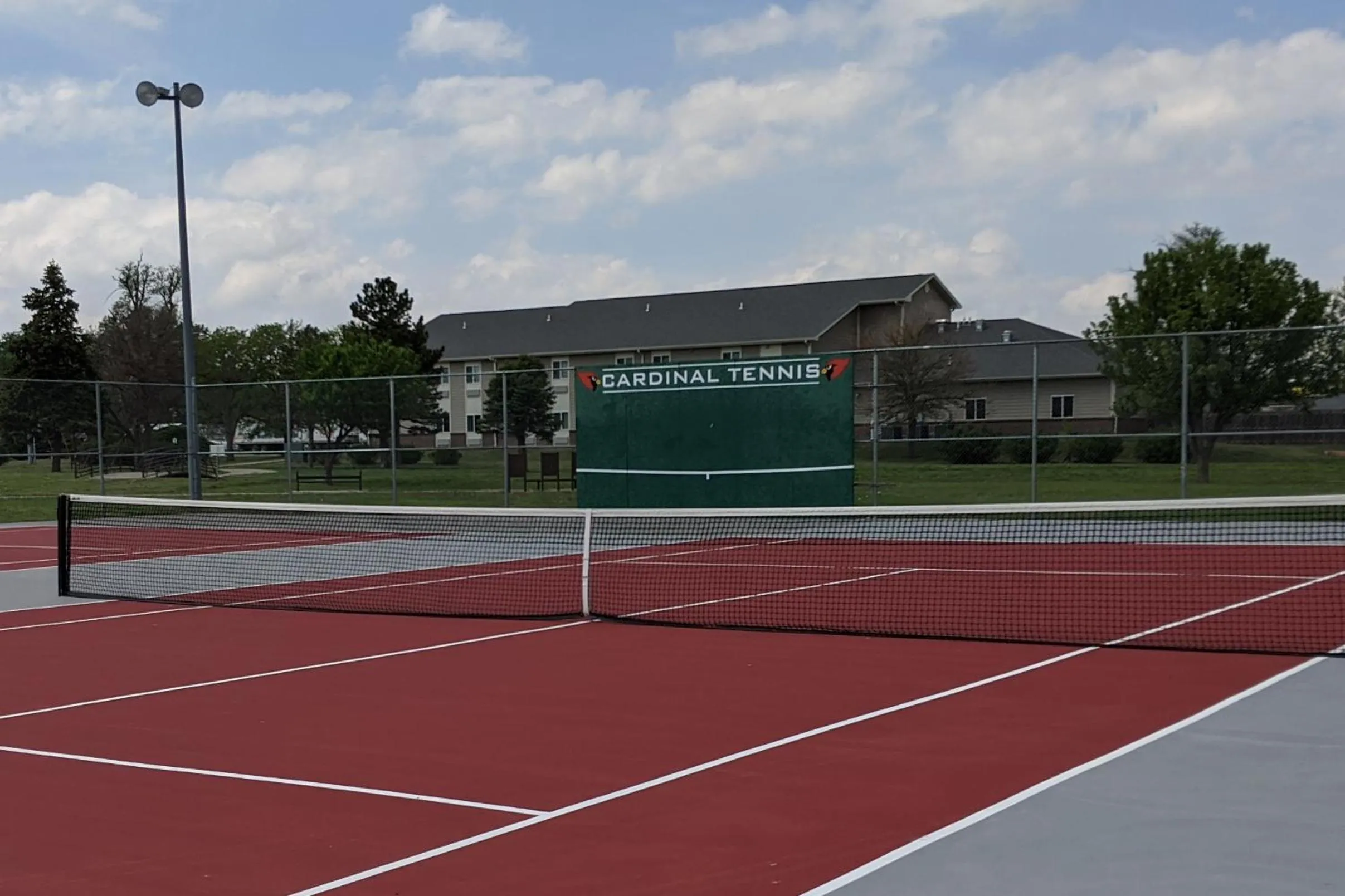 Property building, Tennis/Squash in Rodeway Inn & Suites Hoisington