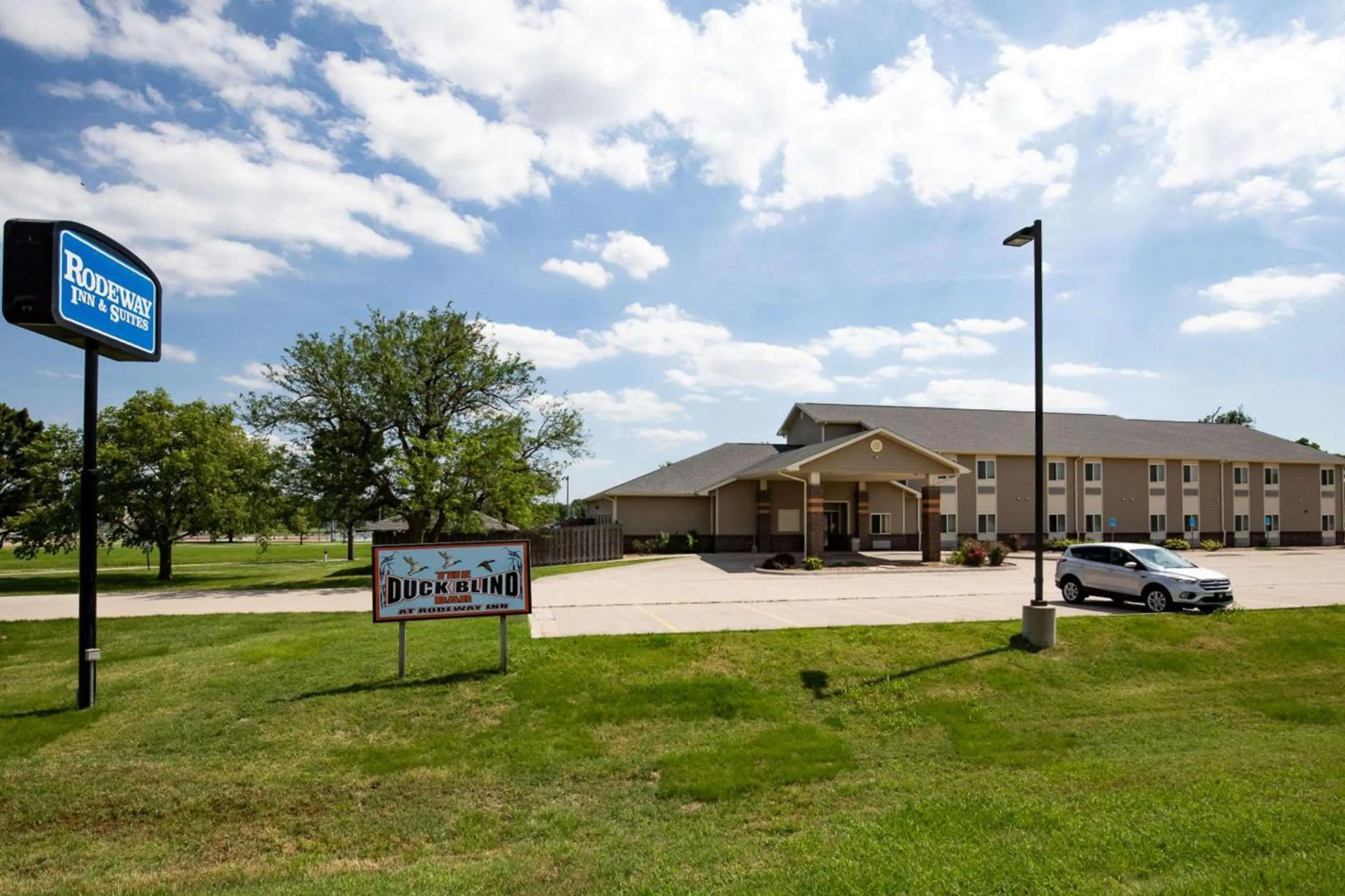 Property Building in Rodeway Inn & Suites Hoisington