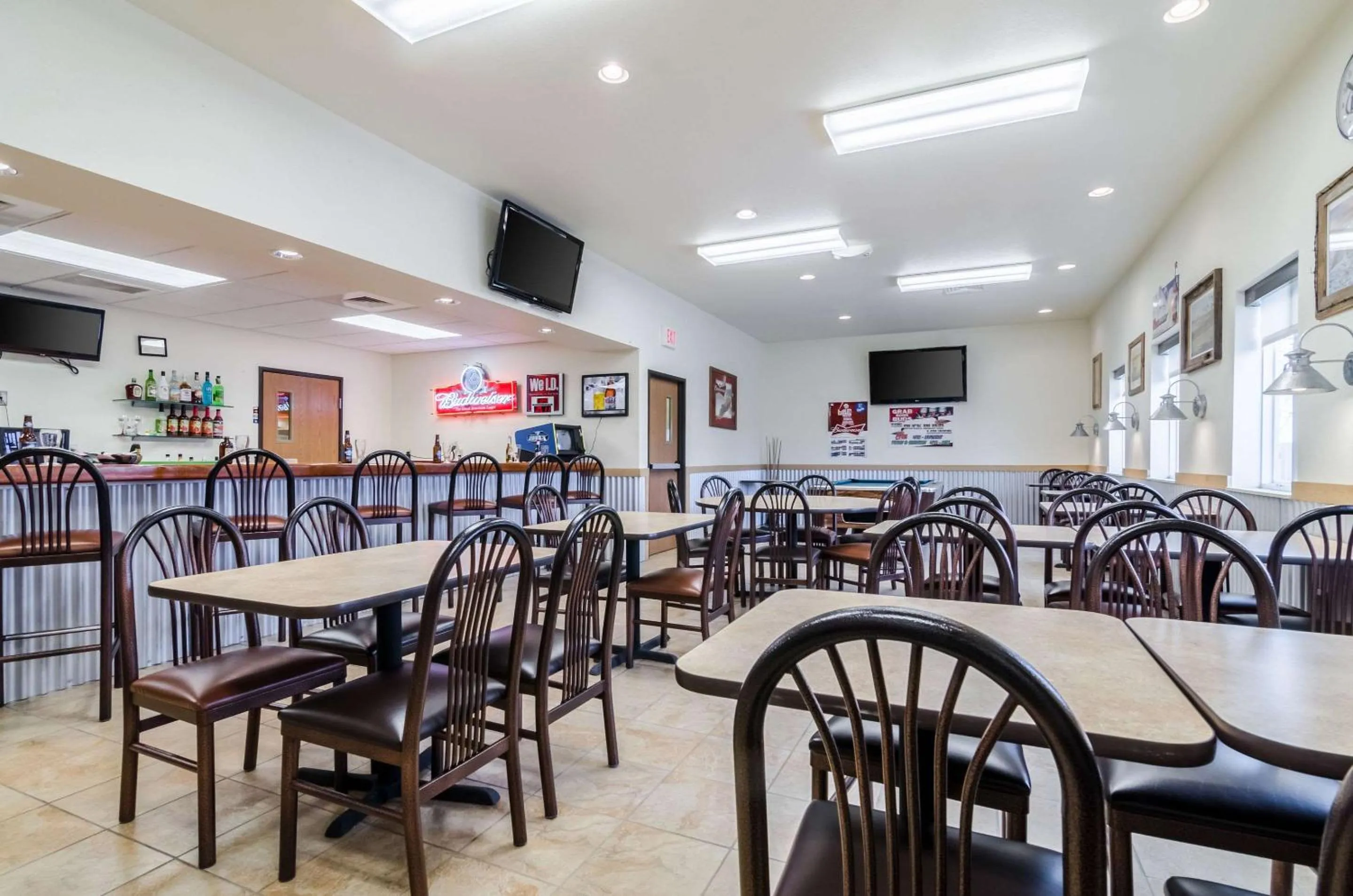 Lounge or bar, Restaurant/Places to Eat in Rodeway Inn & Suites Hoisington