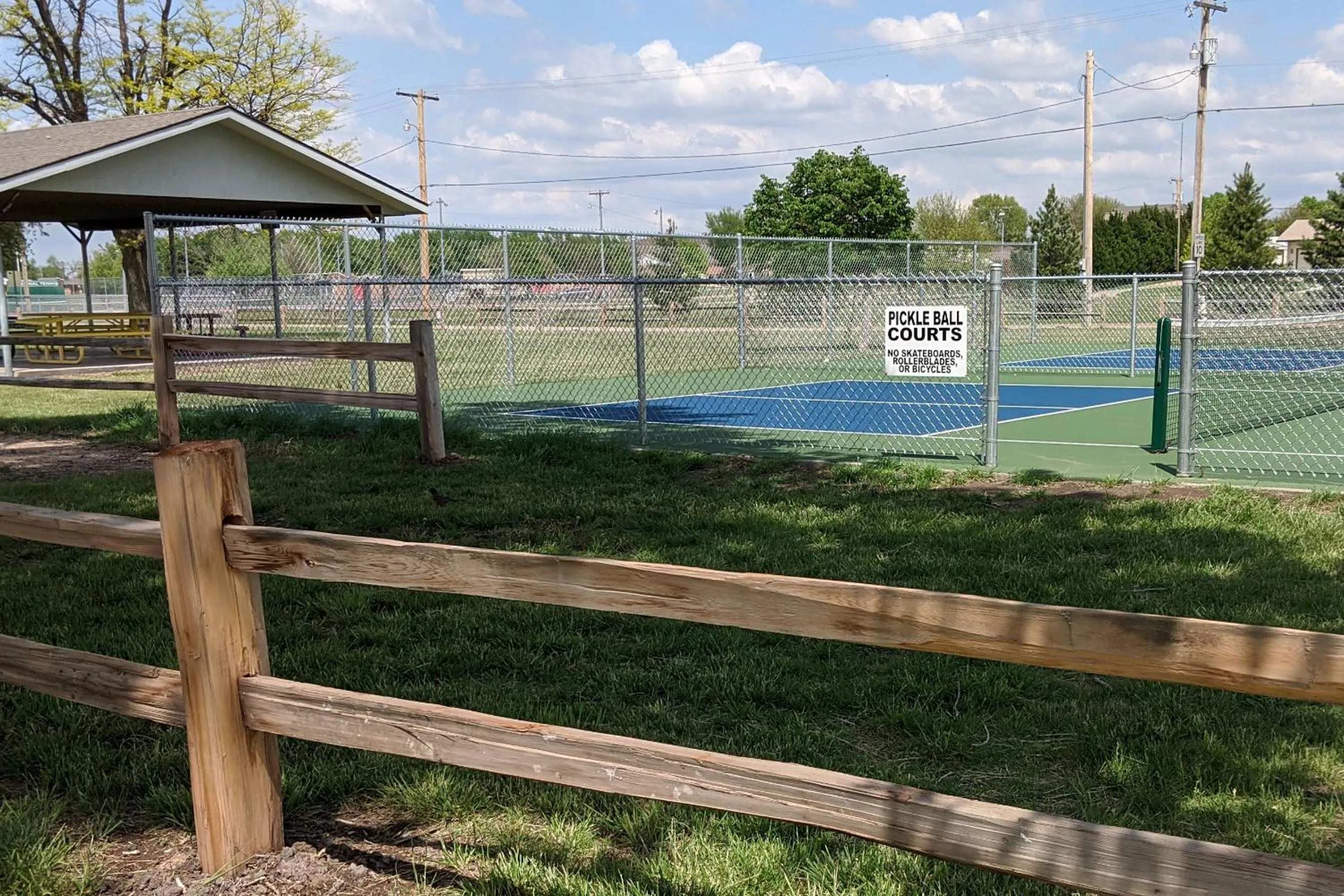 Neighbourhood, Swimming Pool in Rodeway Inn & Suites Hoisington