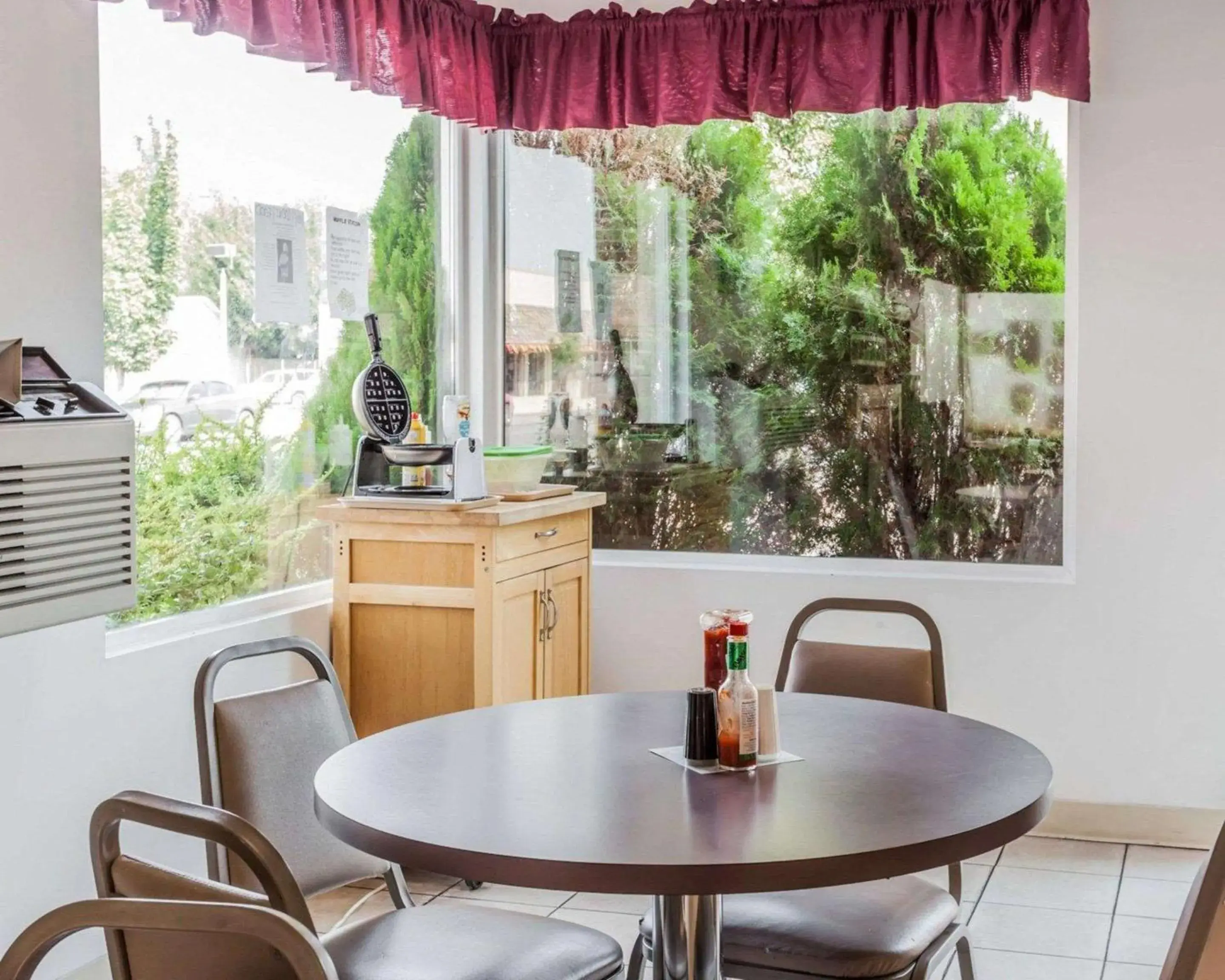 Restaurant/places to eat in Rodeway Inn & Suites Omak - Okanogan Restaurant/places to eat in Rodeway Inn & Suites Omak - Okanogan