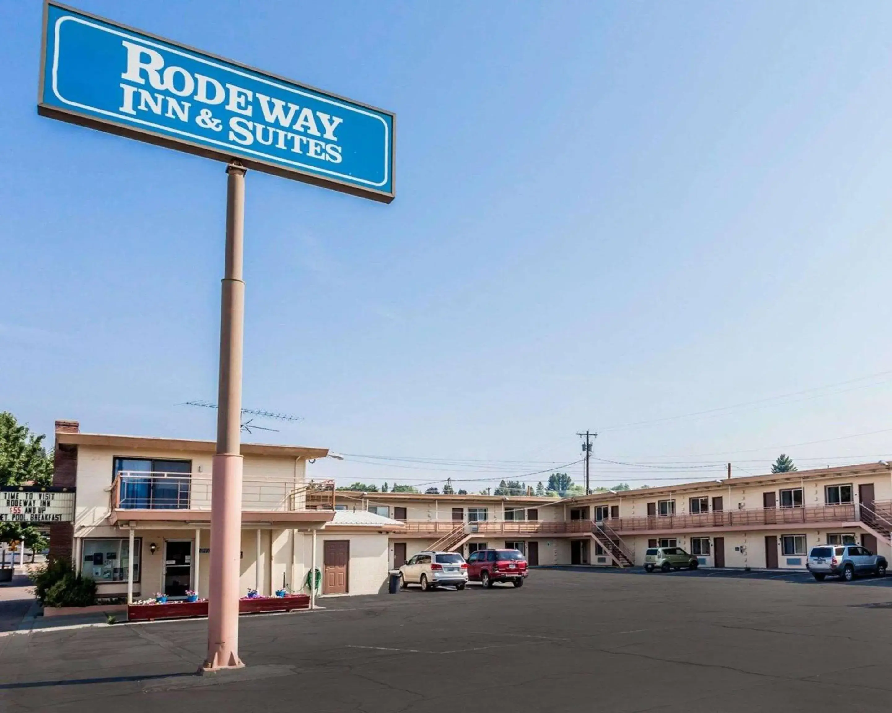 Property building in Rodeway Inn & Suites Omak - Okanogan Property building in Rodeway Inn & Suites Omak - Okanogan