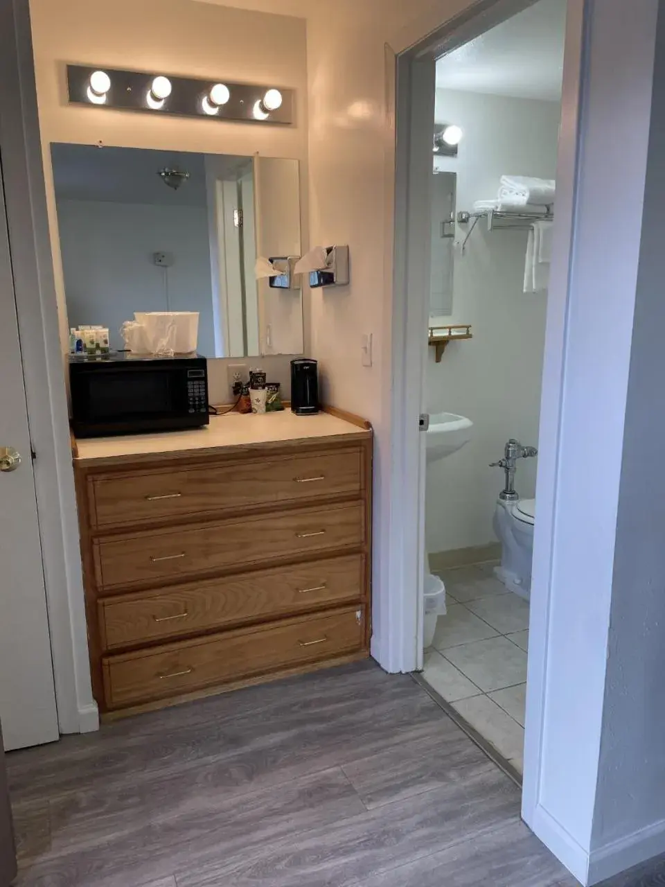 Bathroom in Rodeway Inn & Suites Omak - Okanogan Bathroom in Rodeway Inn & Suites Omak - Okanogan