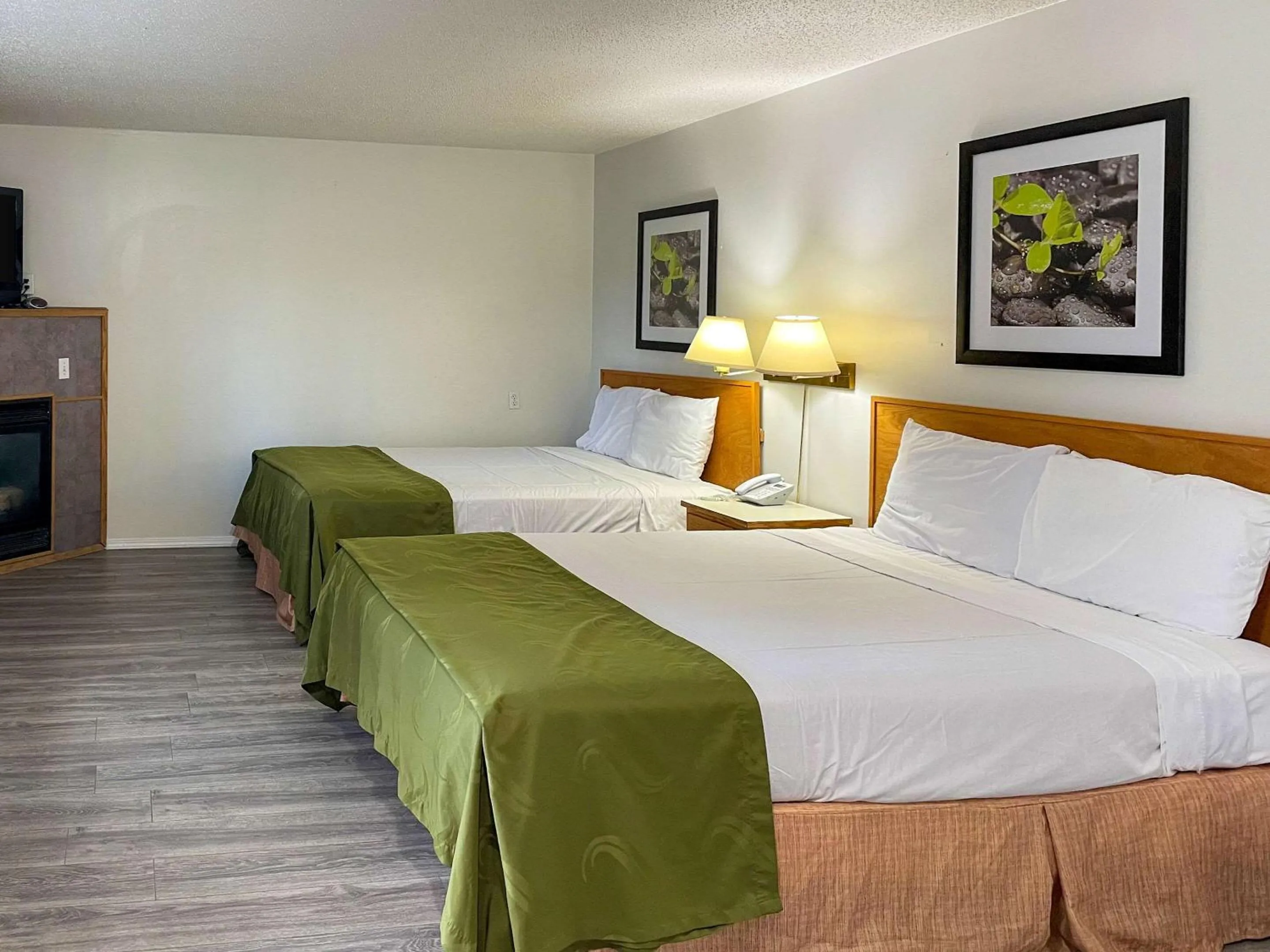 Bed in Rodeway Inn & Suites Omak - Okanogan