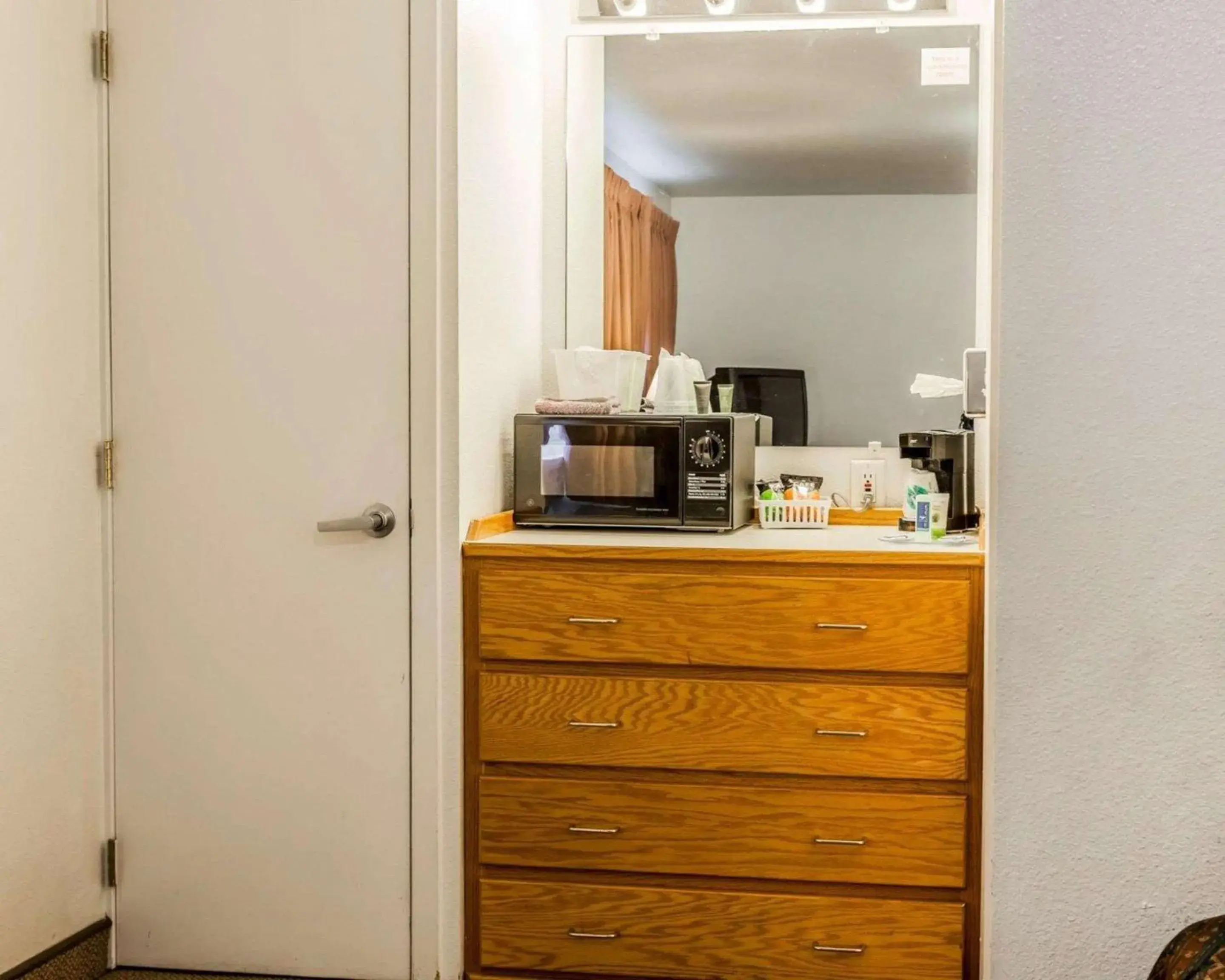 Photo of the whole room in Rodeway Inn & Suites Omak - Okanogan Photo of the whole room in Rodeway Inn & Suites Omak - Okanogan