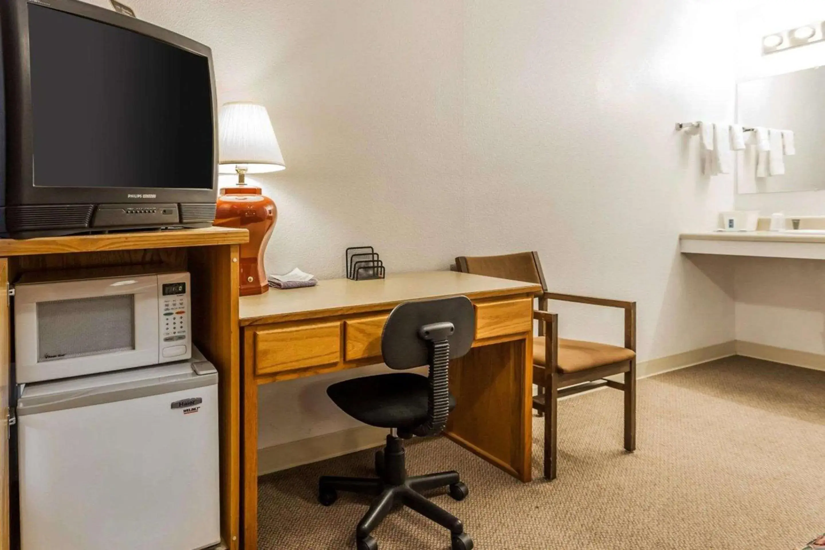 Photo of the whole room in Rodeway Inn & Suites Omak - Okanogan Photo of the whole room in Rodeway Inn & Suites Omak - Okanogan