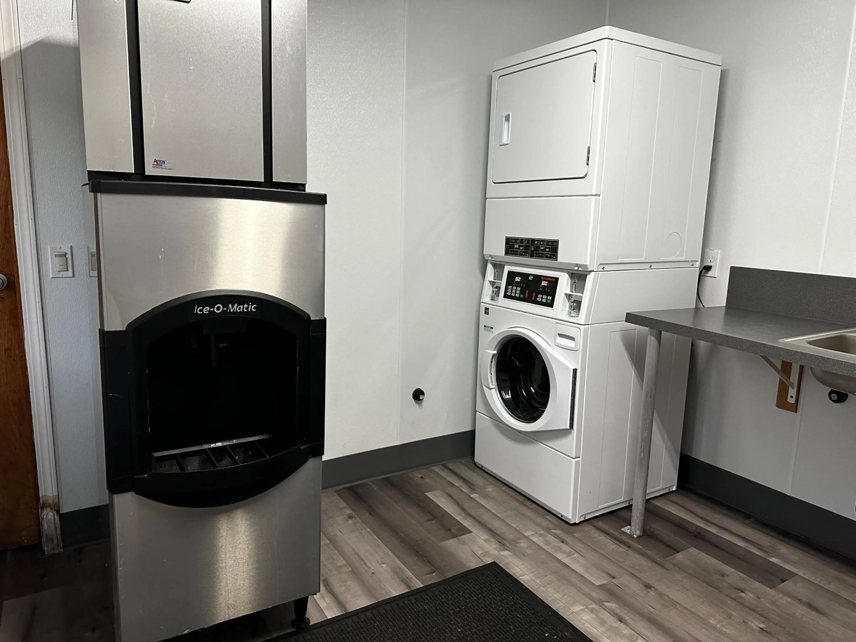 laundry in Inn at the Sea