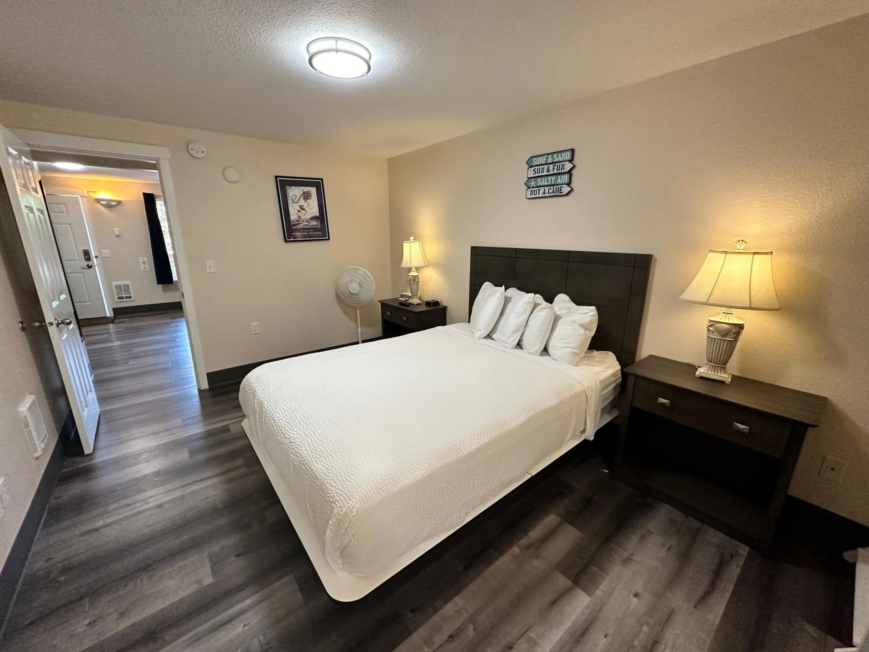 Bedroom, Bed in Inn at the Sea