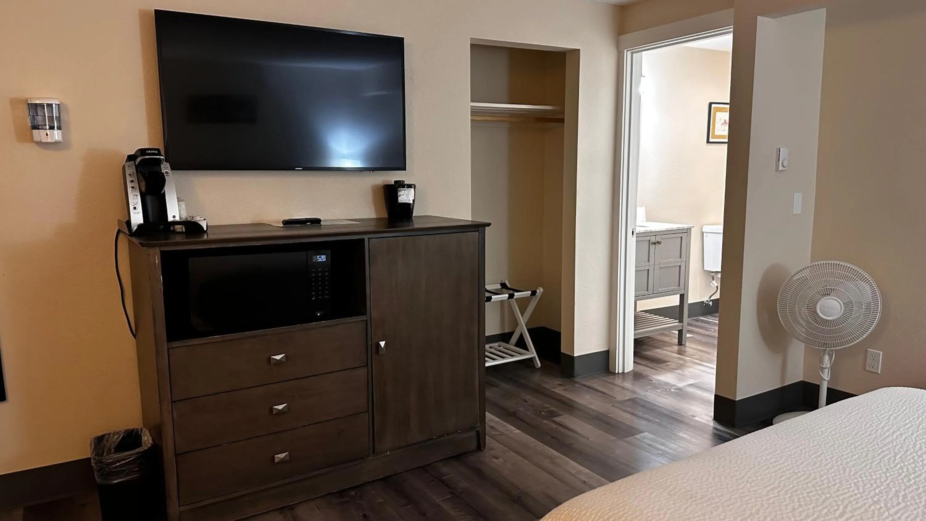 TV and multimedia, Bed in Inn at the Sea