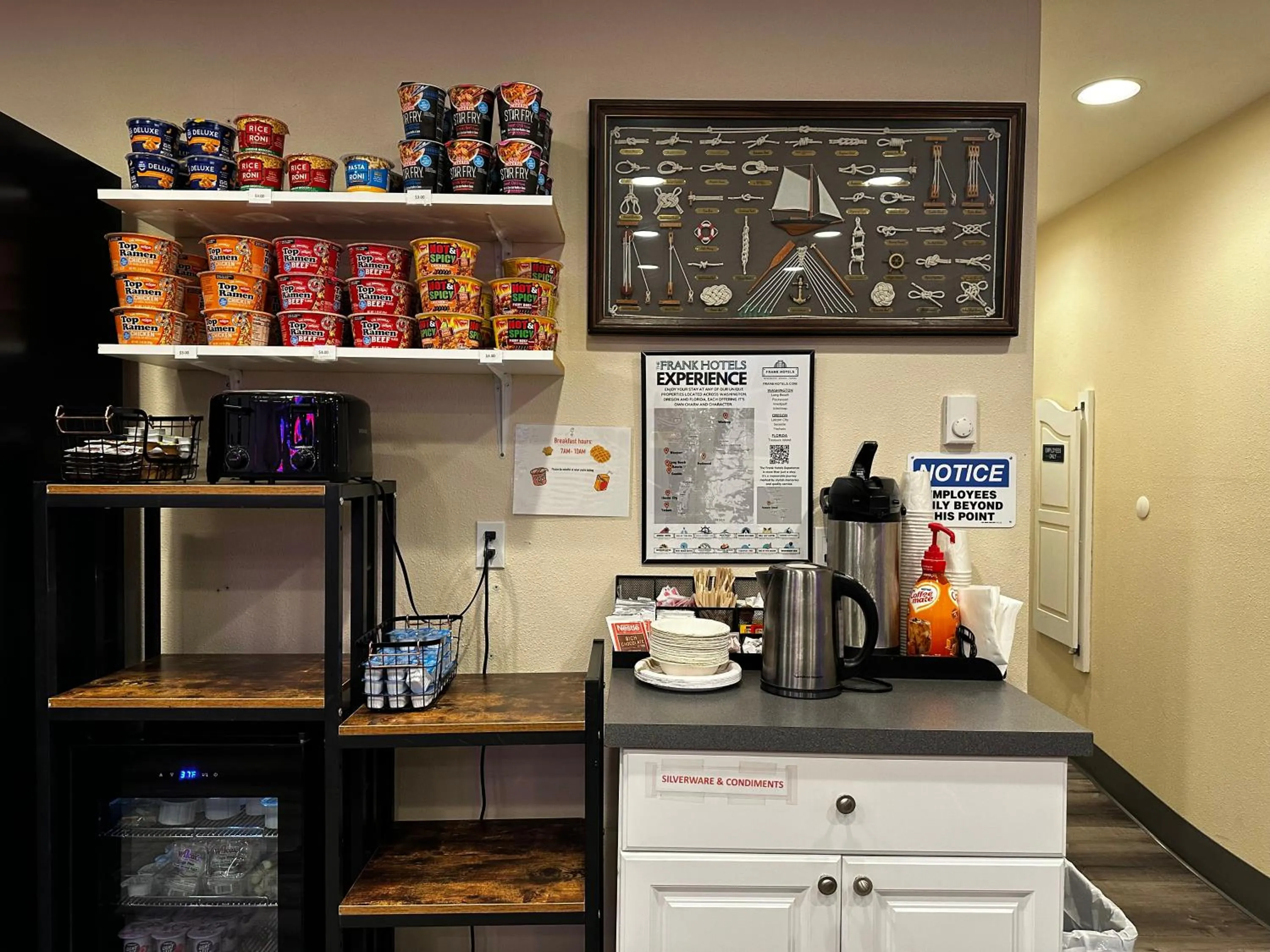 Coffee/tea facilities in Inn at the Sea