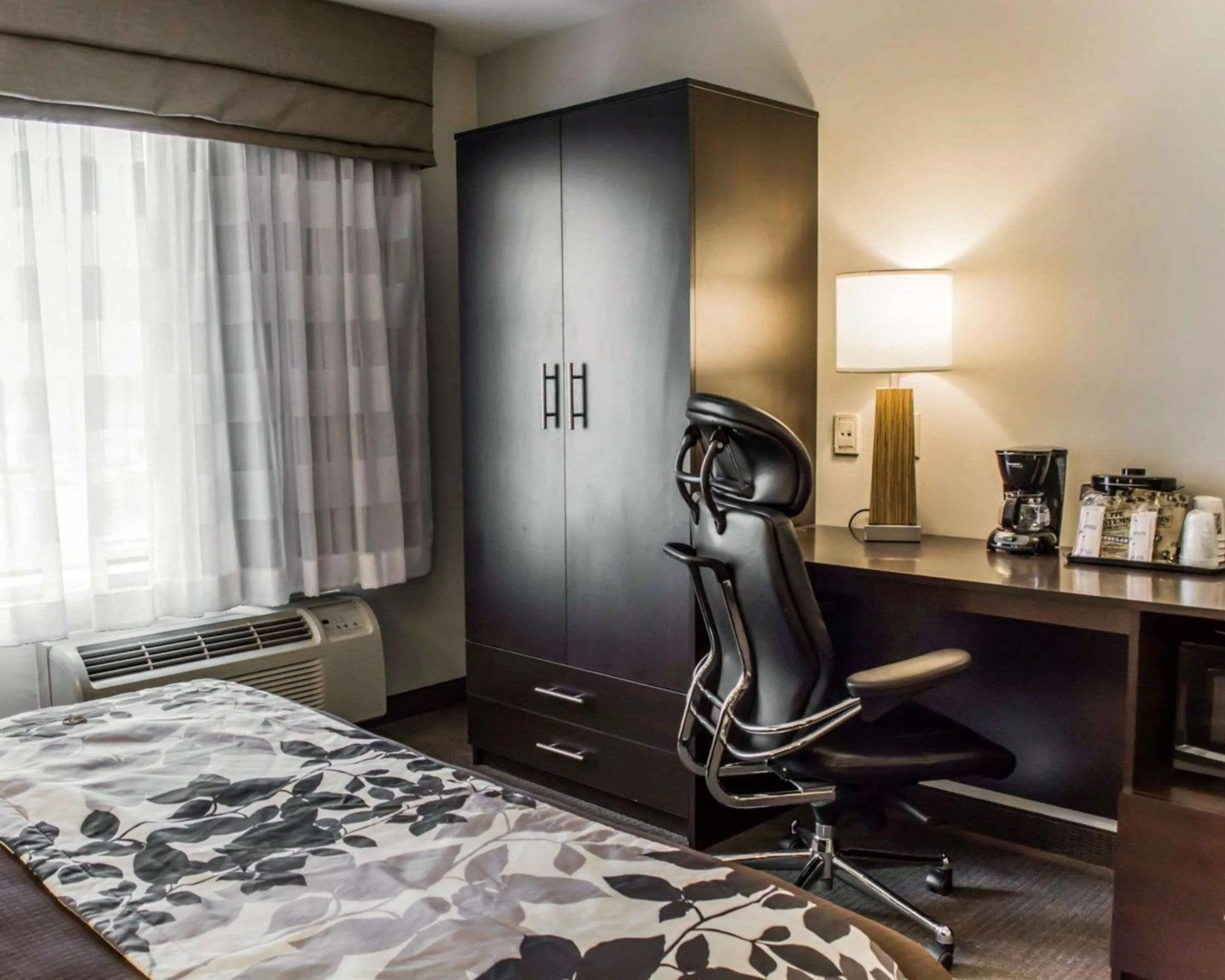 Photo of the whole room, Bed in Sleep Inn Richmond North