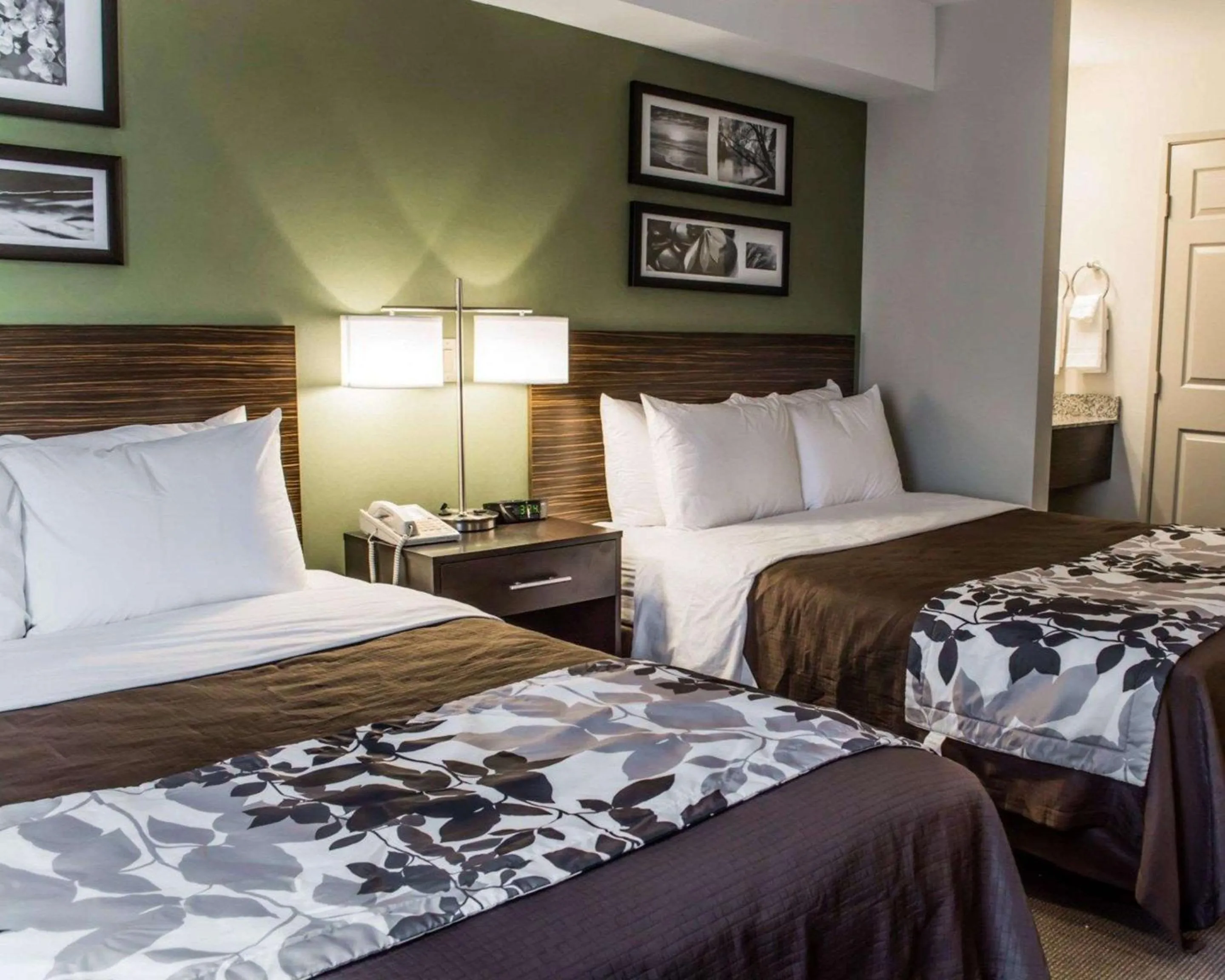 Photo of the whole room, Bed in Sleep Inn Richmond North