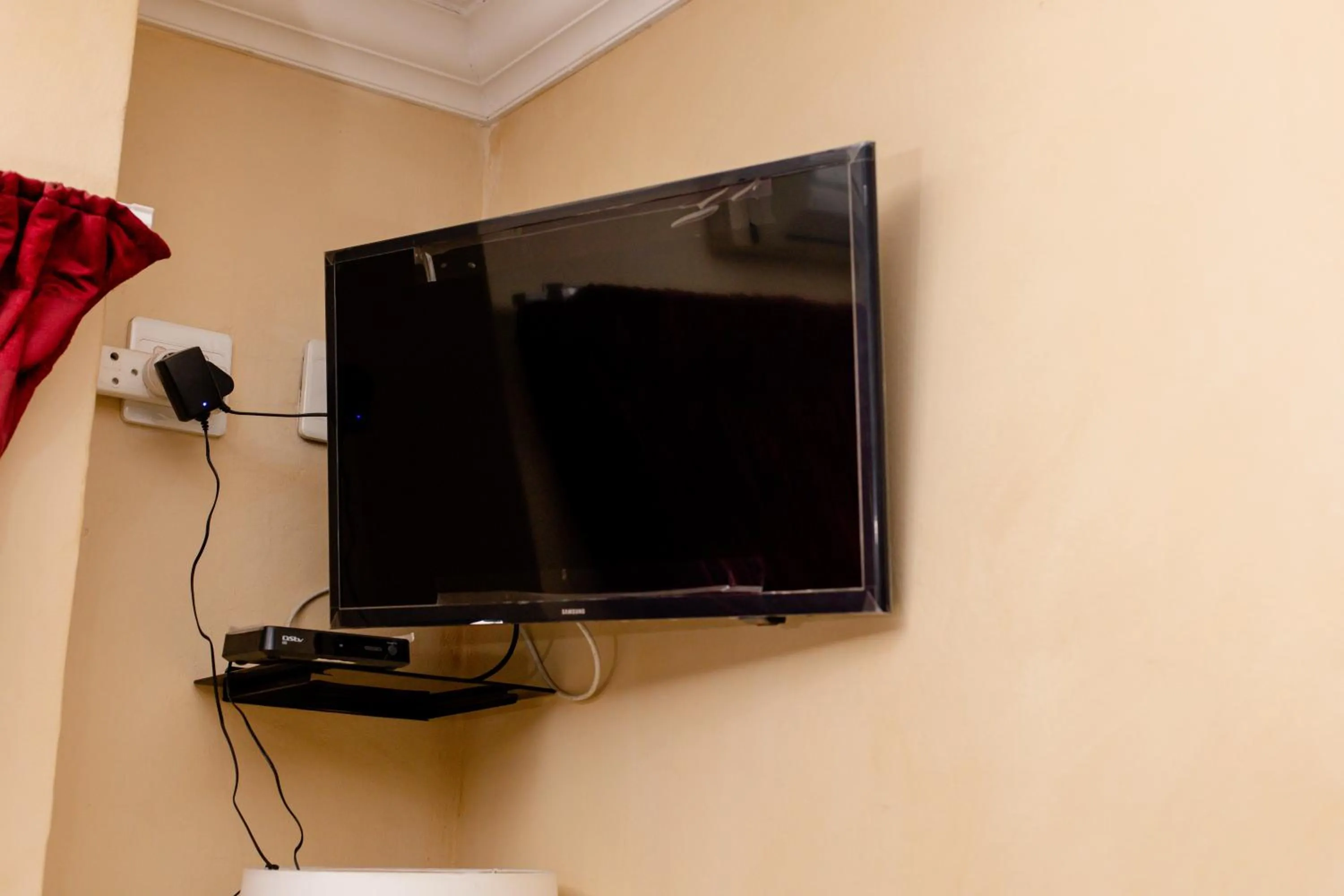 Communal lounge/ TV room in TDM's Boutique Guest House