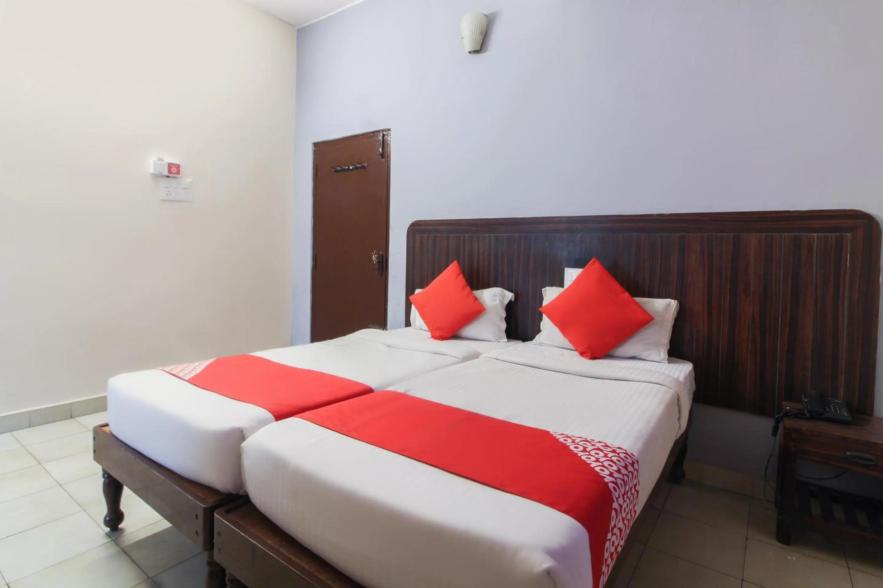 Bedroom, Bed in Hotel O Regal Near Paradise Circle