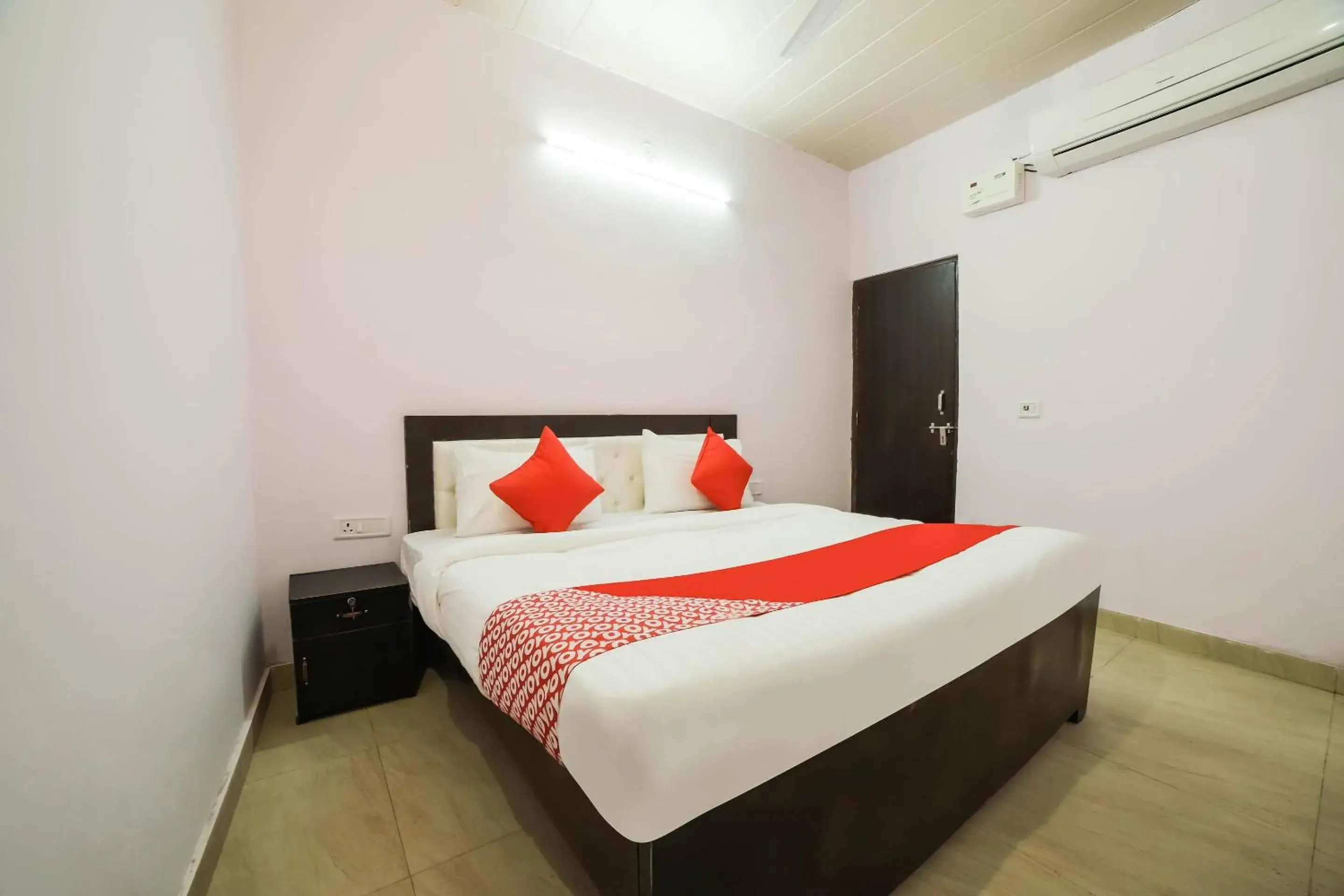 Facade/entrance, Bed in OYO Kl Khari Inn Facade/entrance, Bed in OYO Kl Khari Inn