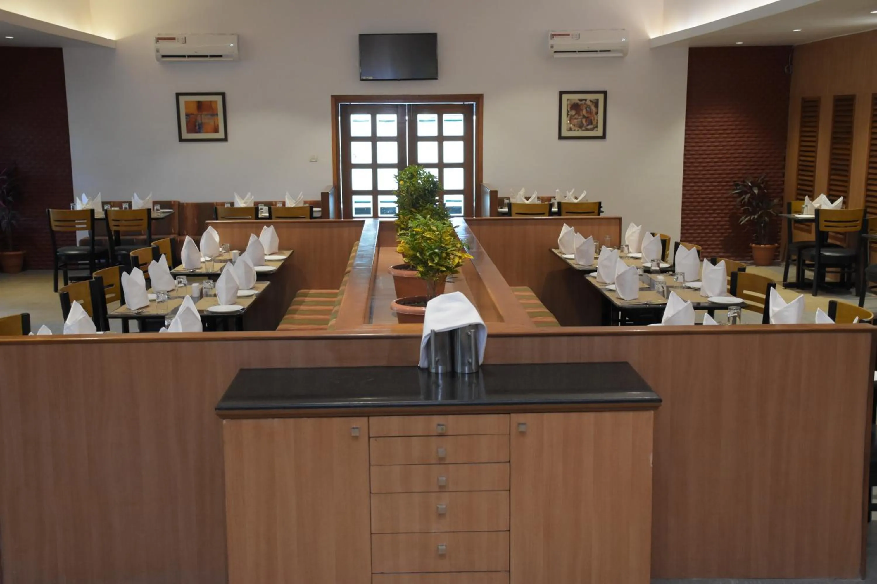 Restaurant/places to eat in The Fern Sardar Sarovar Resort Kevadia, Gujarat