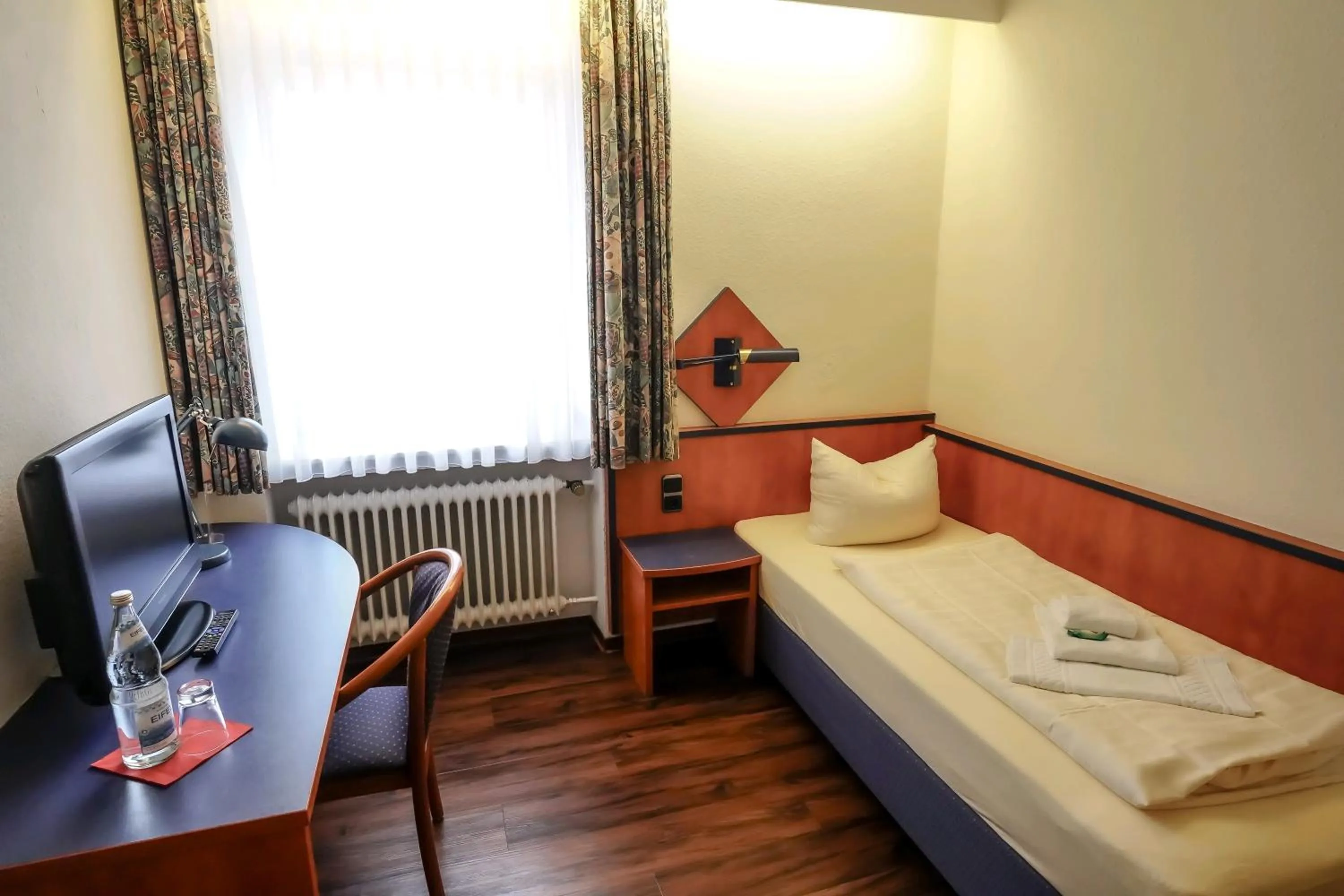 Bedroom, Bed in Hotel Stadt Daun
