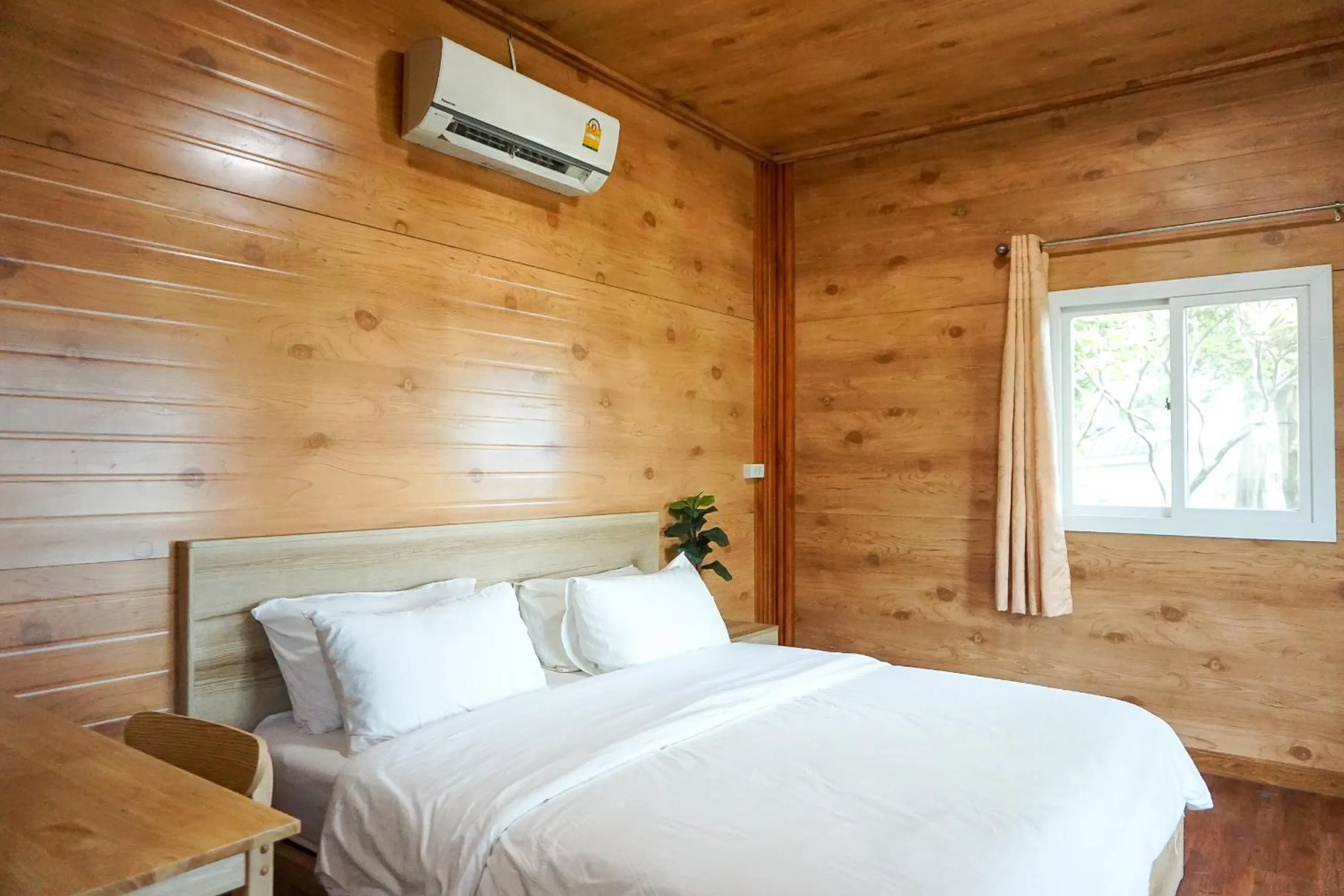 Bed in Beung Sampathuan Nakornchaisri Resort