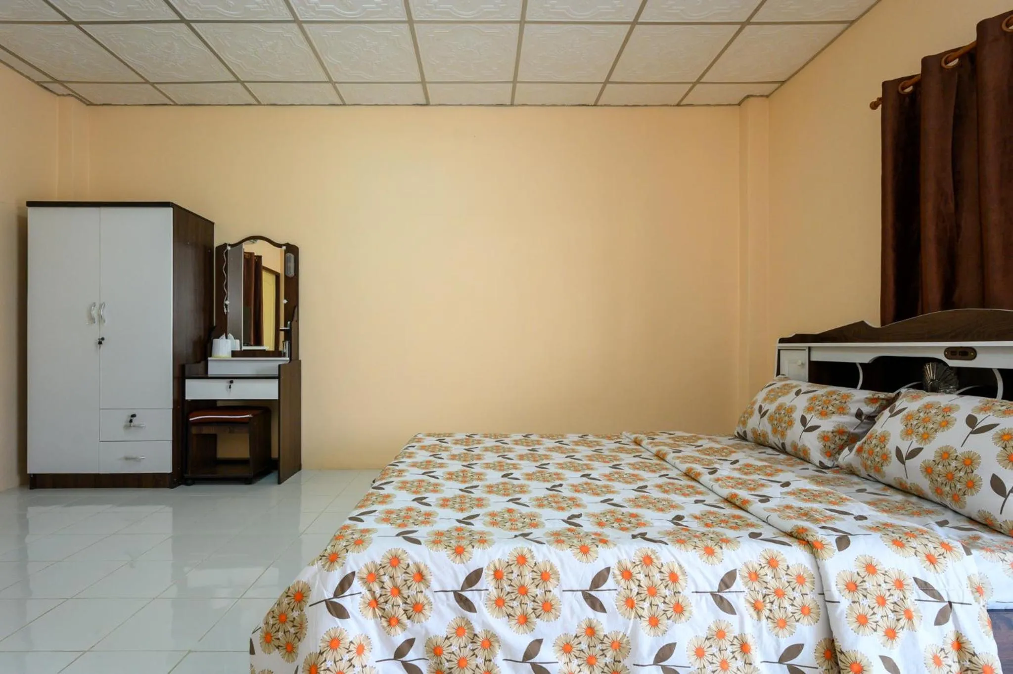 Photo of the whole room, Bed in Beung Sampathuan Nakornchaisri Resort