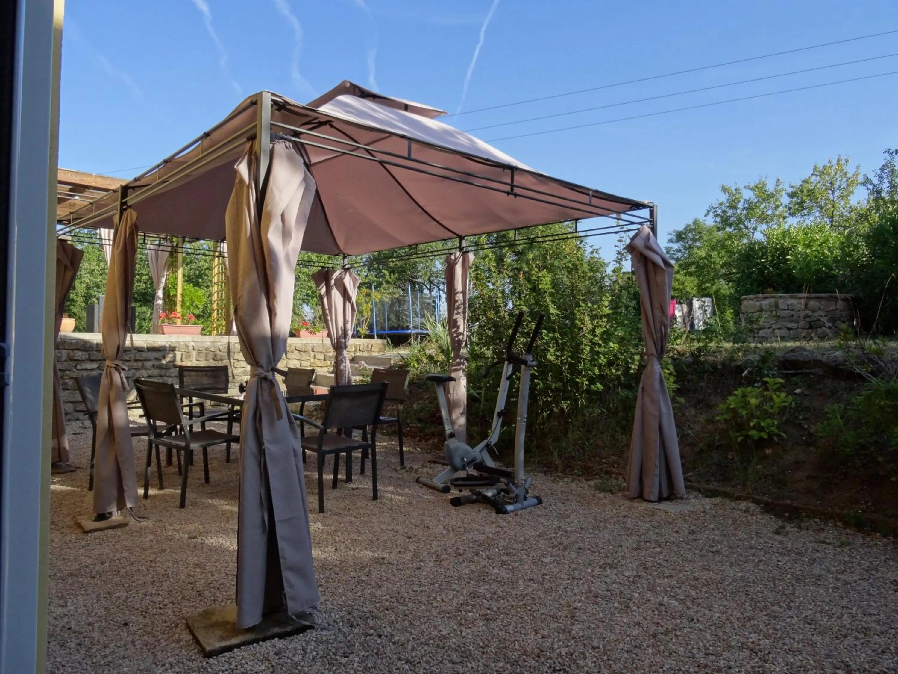 Balcony/Terrace in Datcha Bourguignonne, Chambres & Gîte
