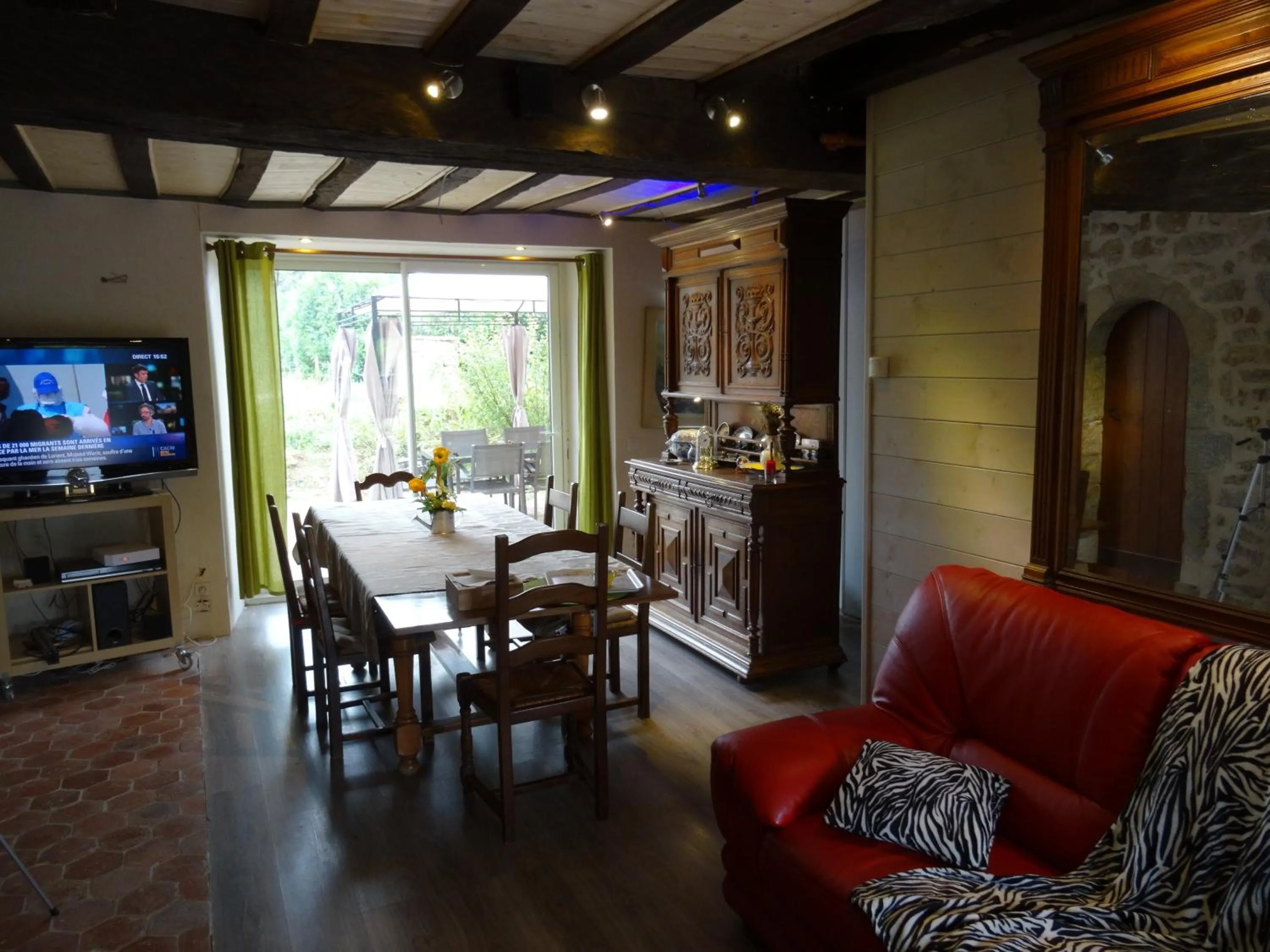 Day in Datcha Bourguignonne, Chambres & Gîte