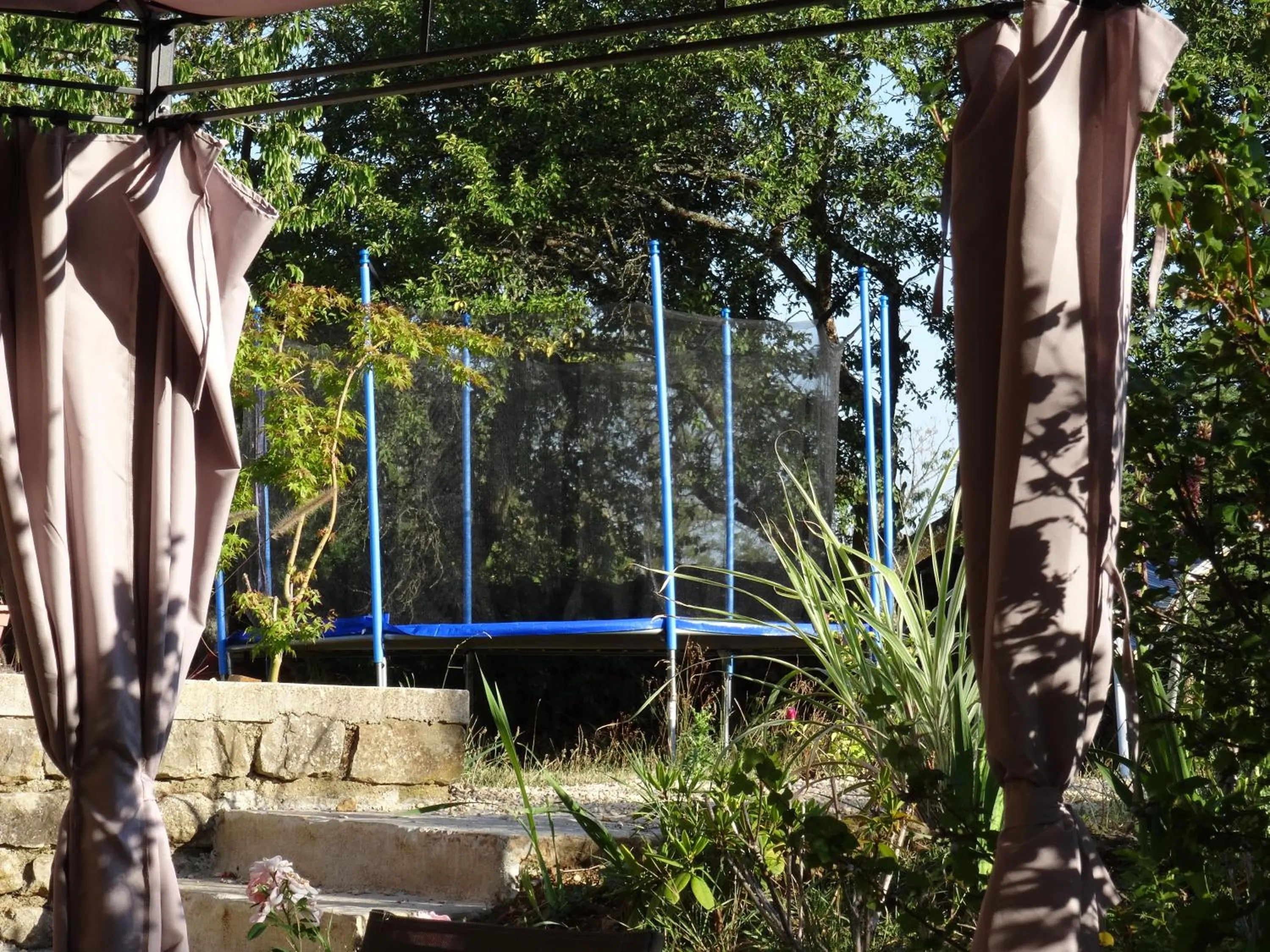 Children play ground in Datcha Bourguignonne, Chambres & Gîte