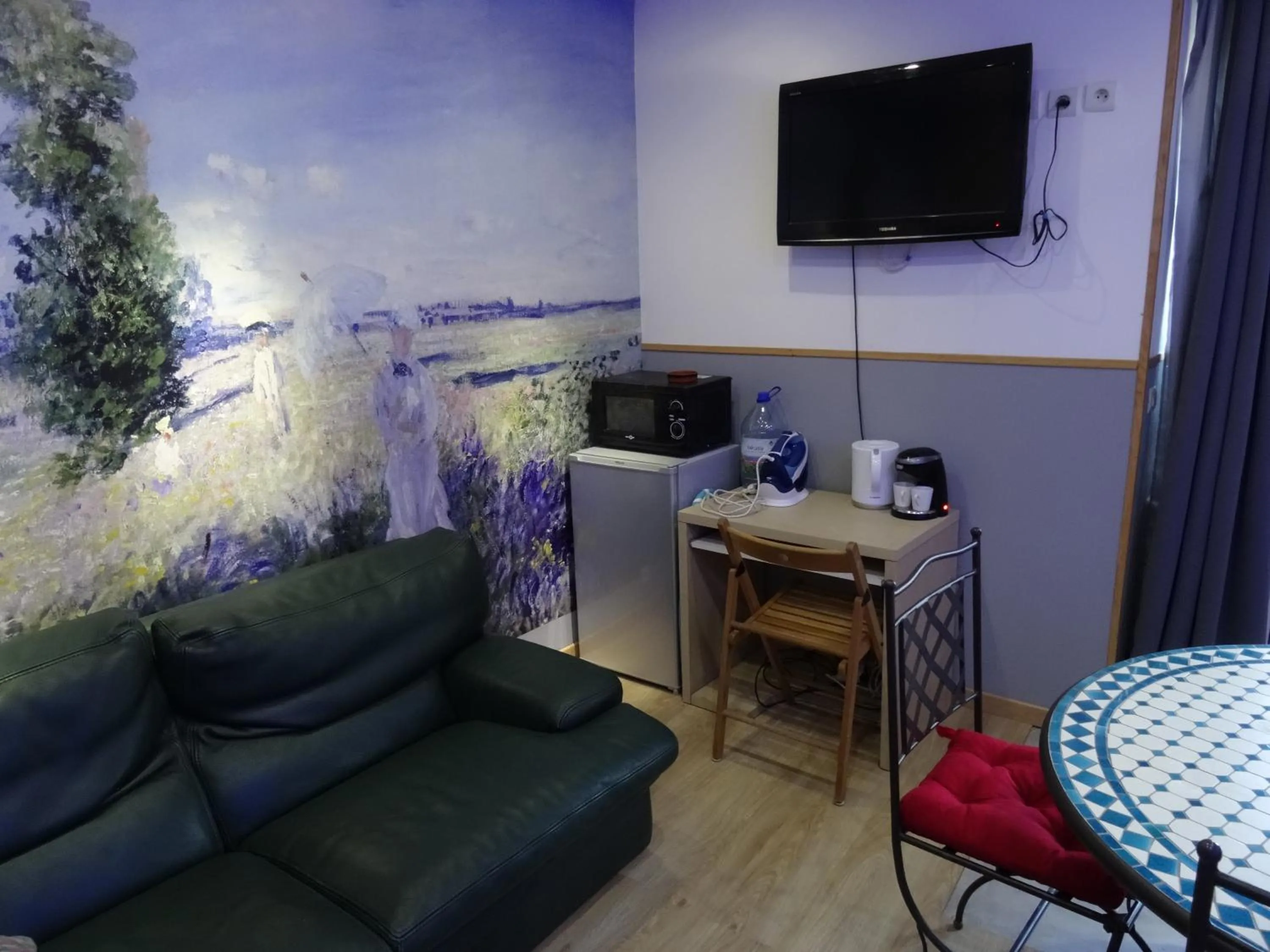 Communal kitchen in Datcha Bourguignonne, Chambres & Gîte